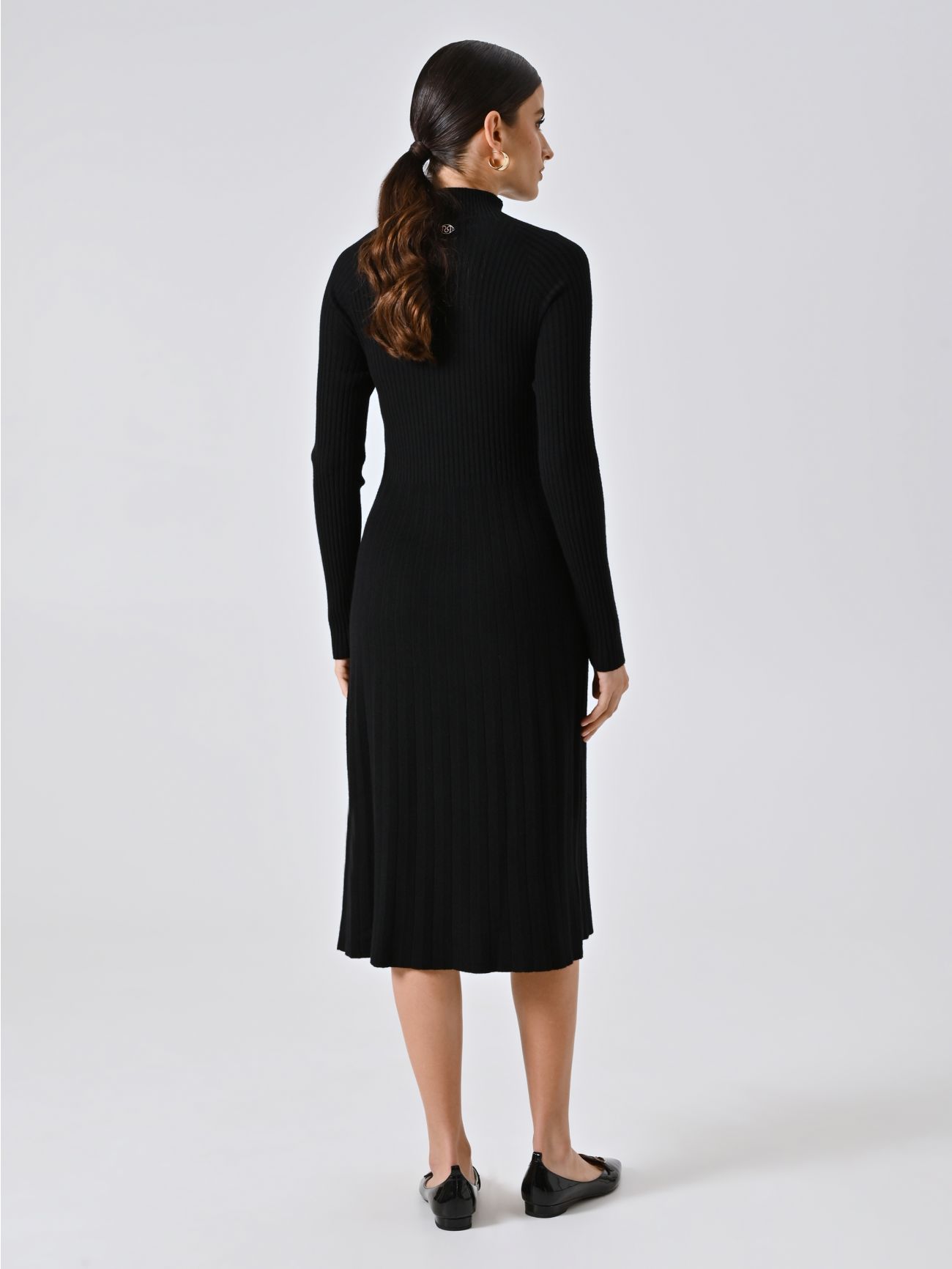 Strickkleid mit Flessage in Schwarz det_3
