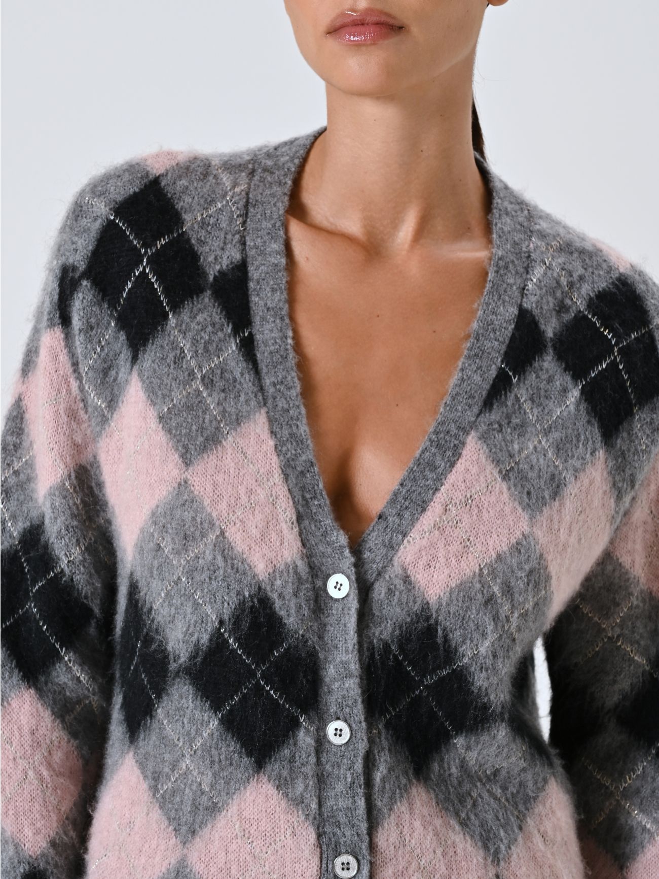 Cárdigan en jacquard suave con patrón de rombos in_i5
