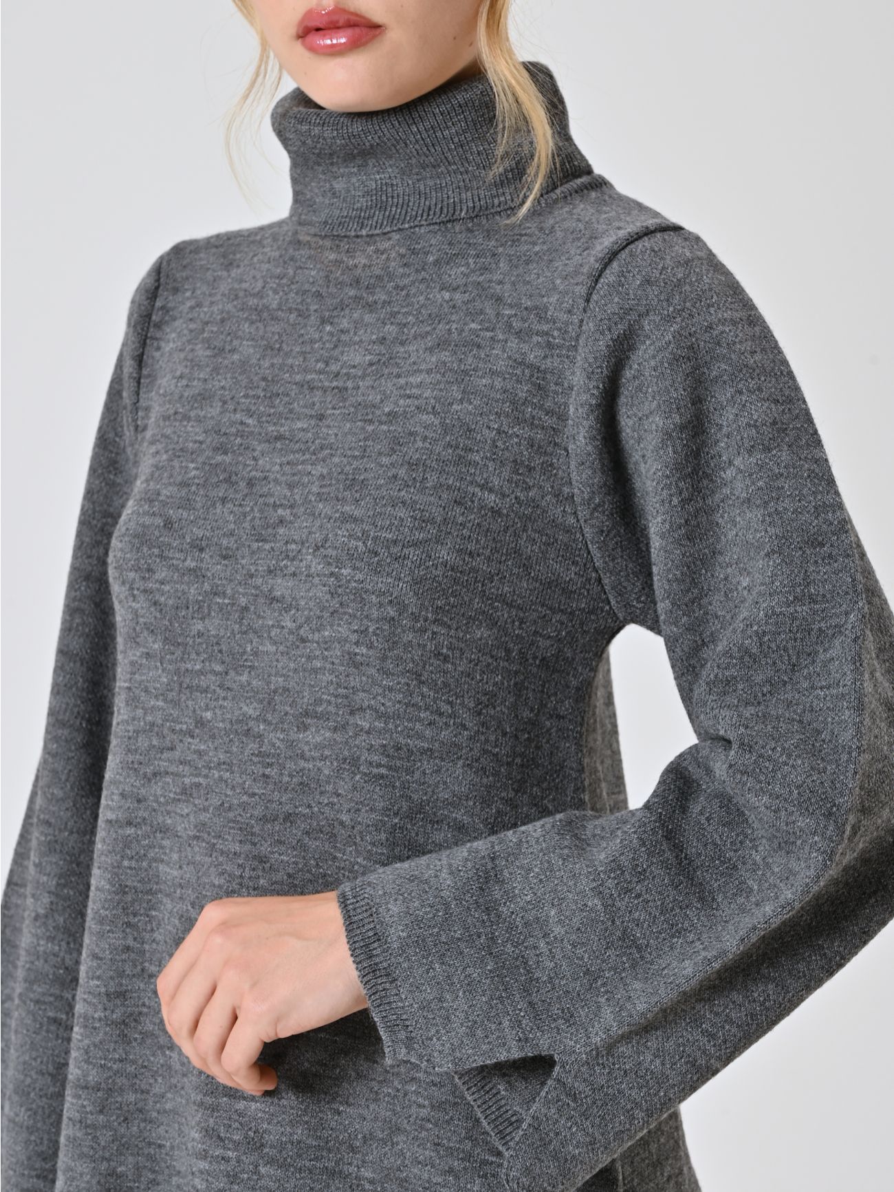 Strickkleid in Dunkelgrau in_i5