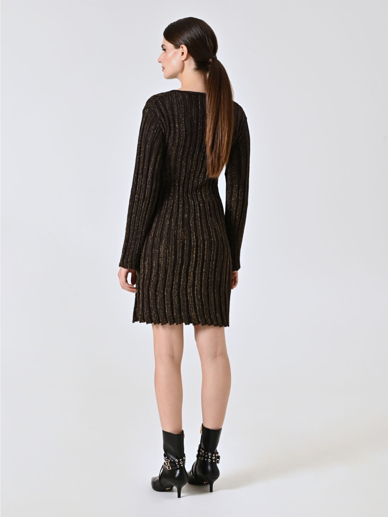 Vestido de punto fino con hilo de lúrex dorado det_3
