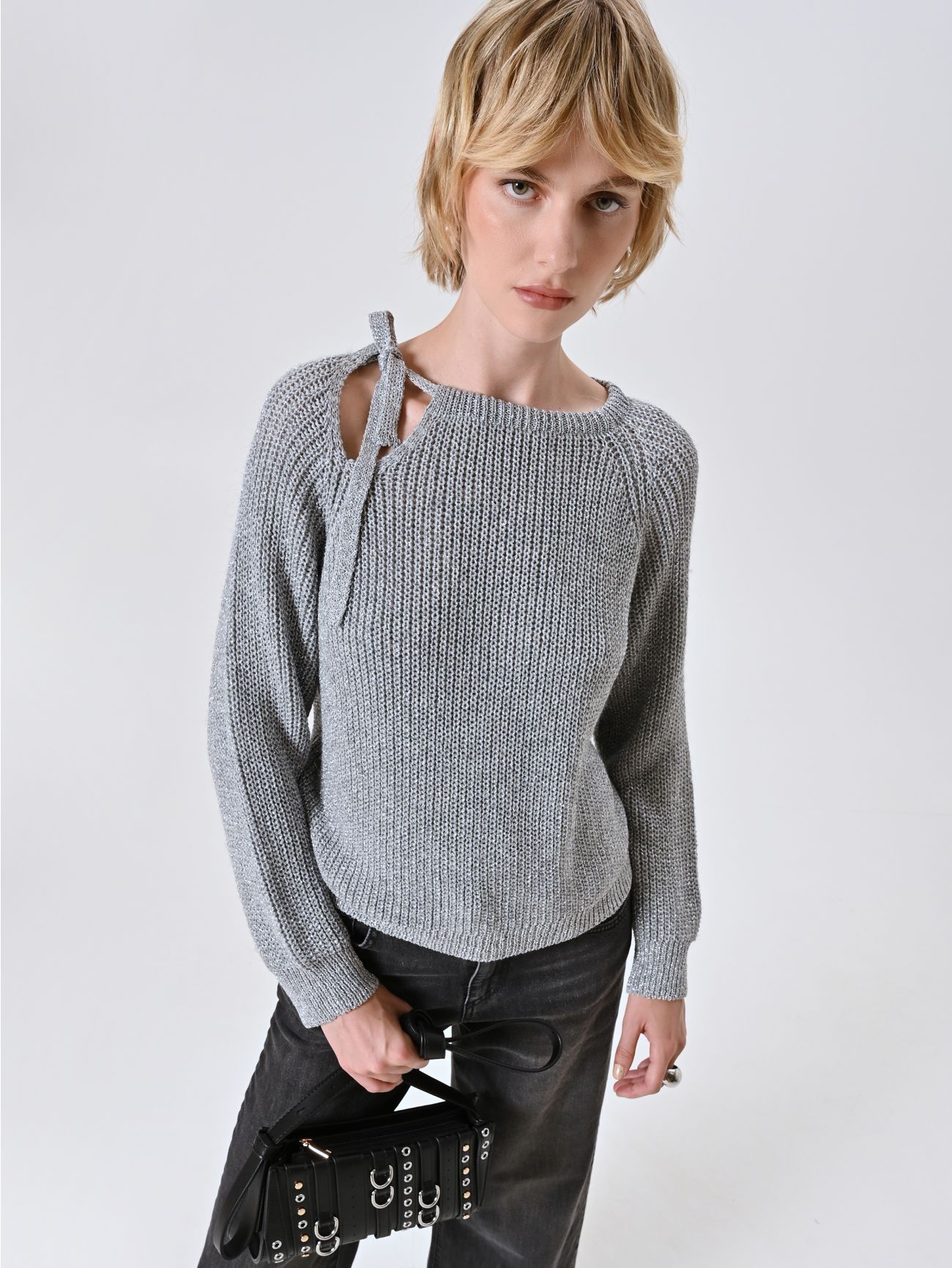 Lurex-Pullover mit Schleife sp_e1