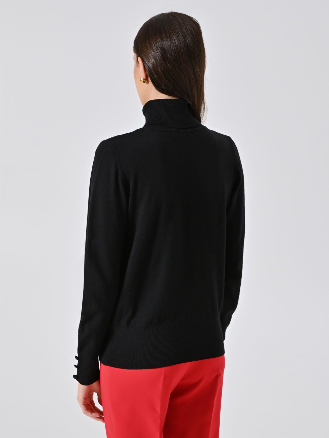 Rollkragenpullover aus schwarzem Strickstoff det_3
