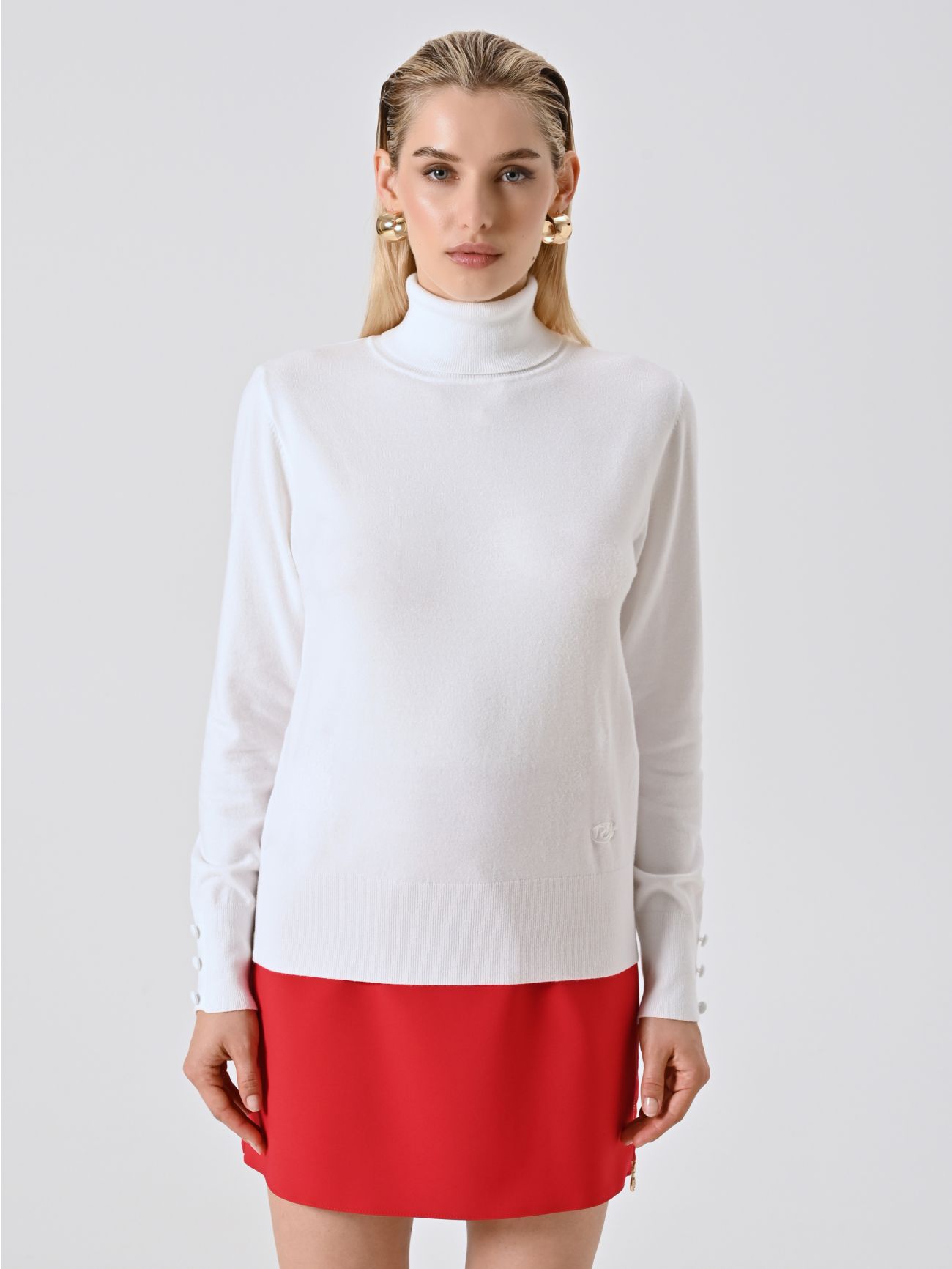 Rollkragenpullover aus weißem Strickstoff det_2
