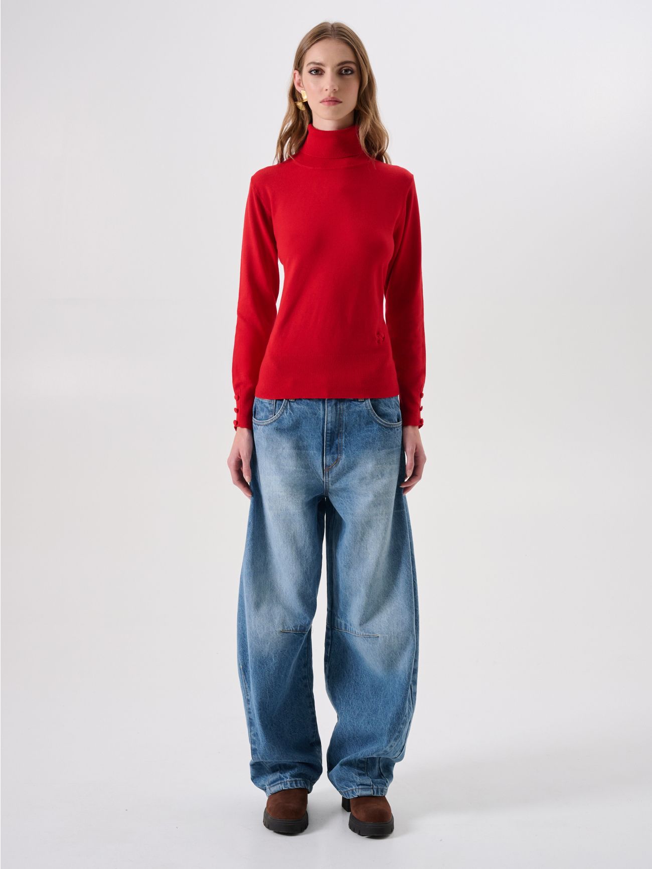 Czerwony golf z mieszanki wiskozy det_1