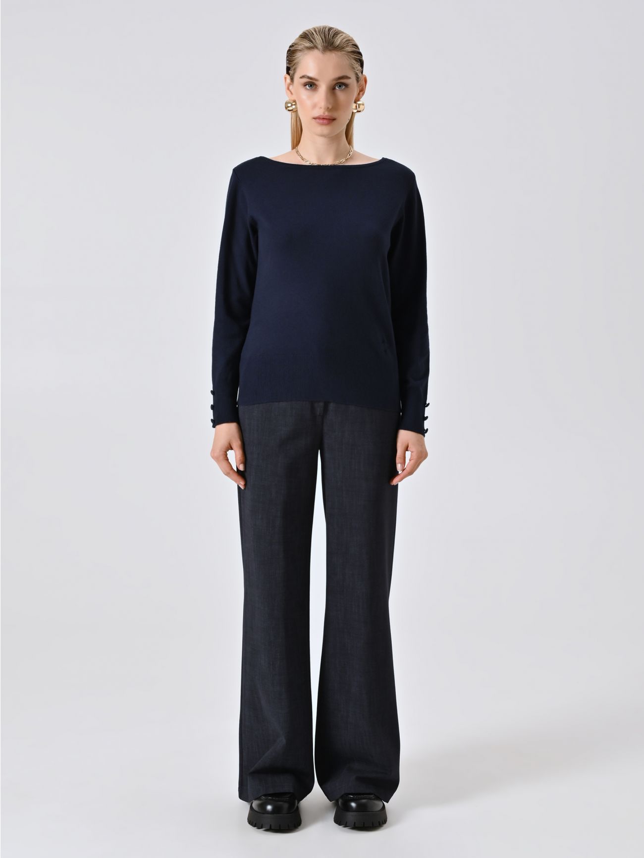 Maglia Blu con Scollo a Barchetta det_1