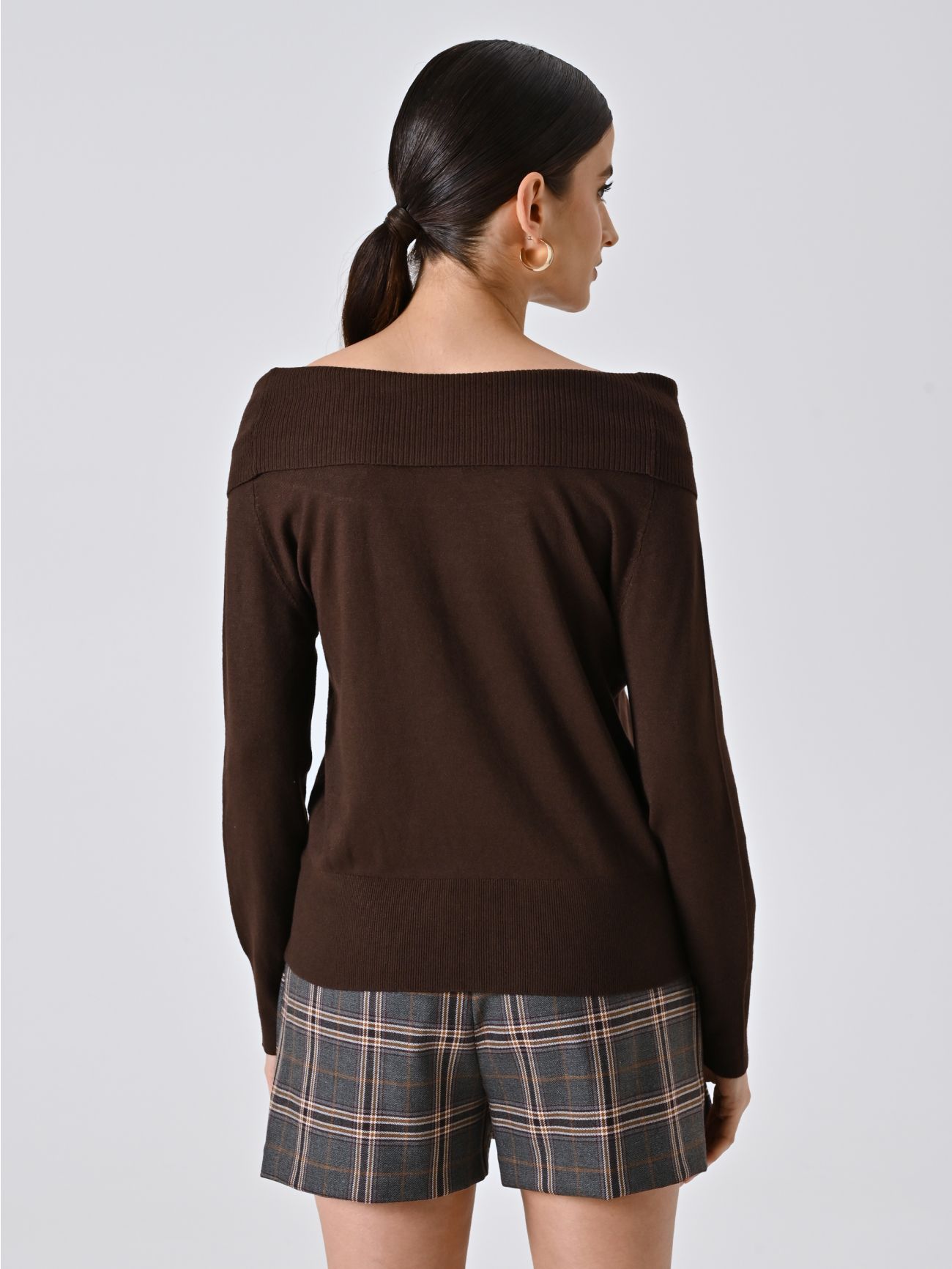 Maglia Marrone Cioccolato con Collo Ribaltato det_3