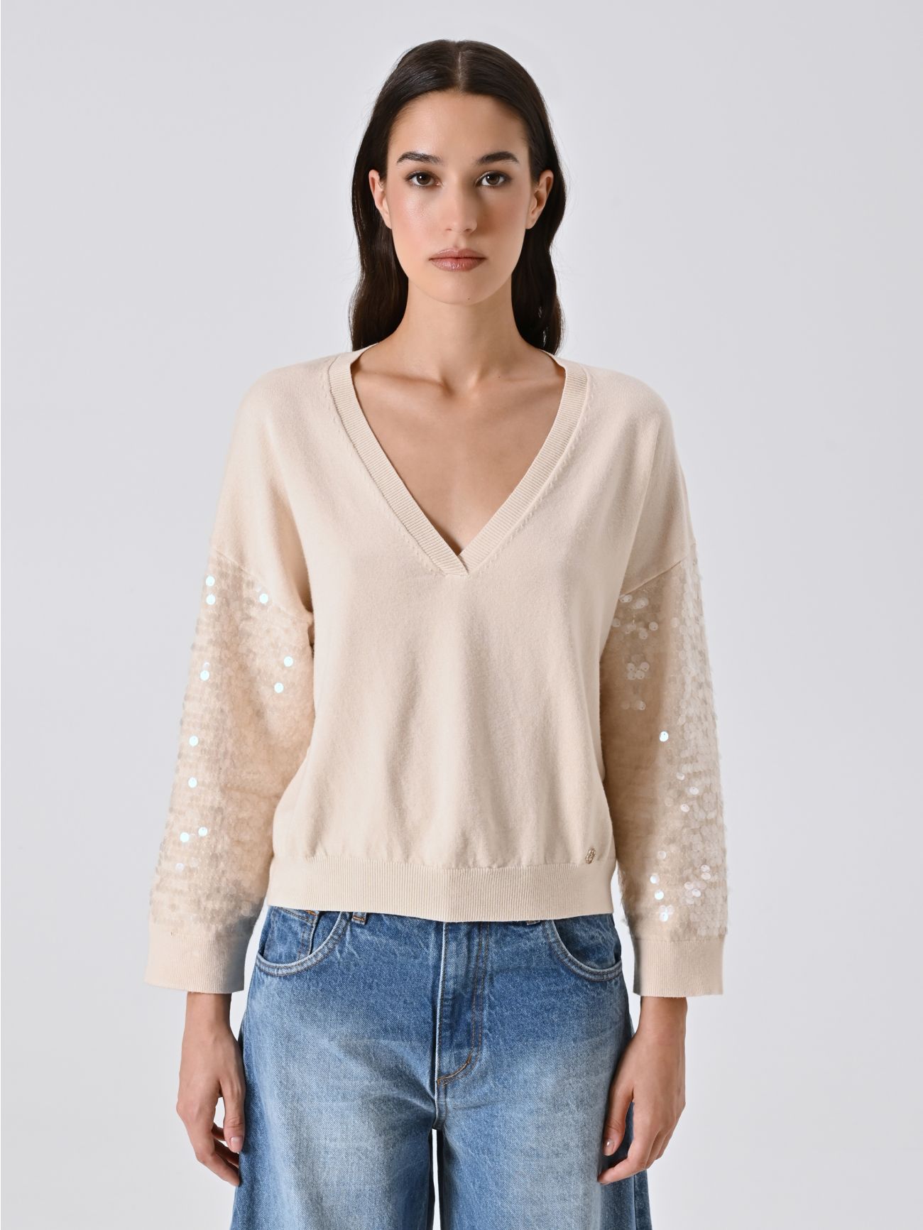 Pullover in Beige mit Pailletten-Ärmeln det_2