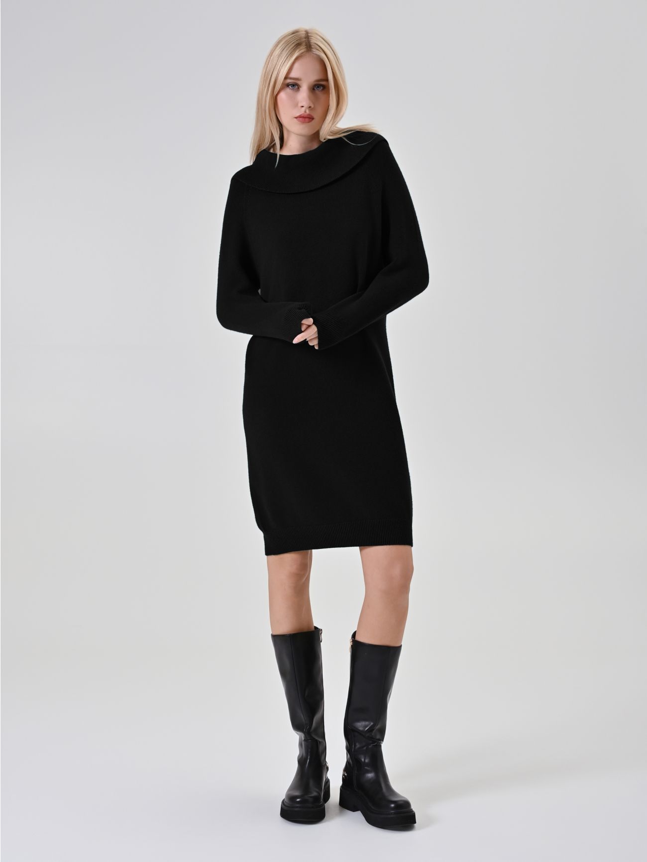 Robe cocon noire en maille in_i7