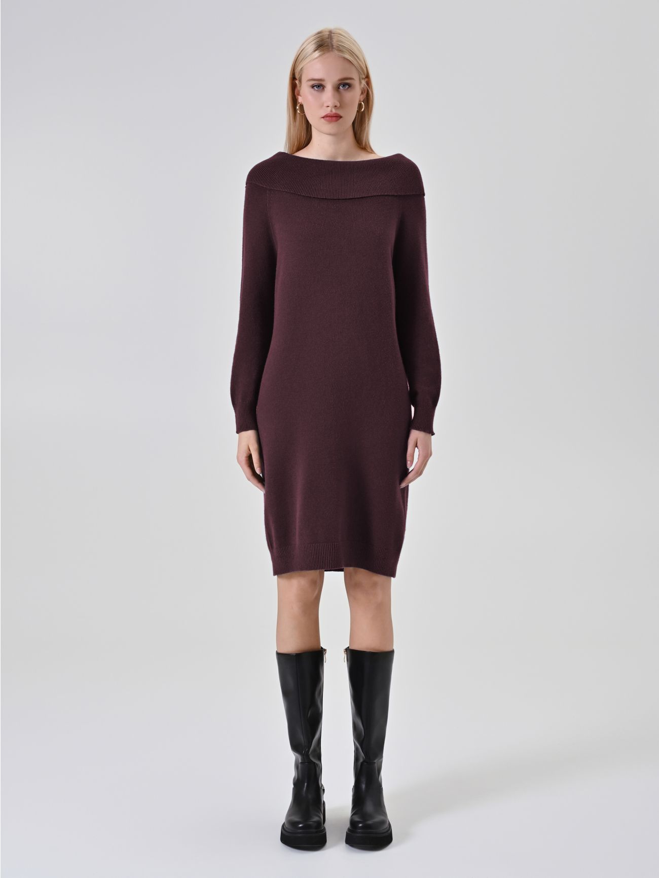Robe en maille bordeaux à col roulé det_1