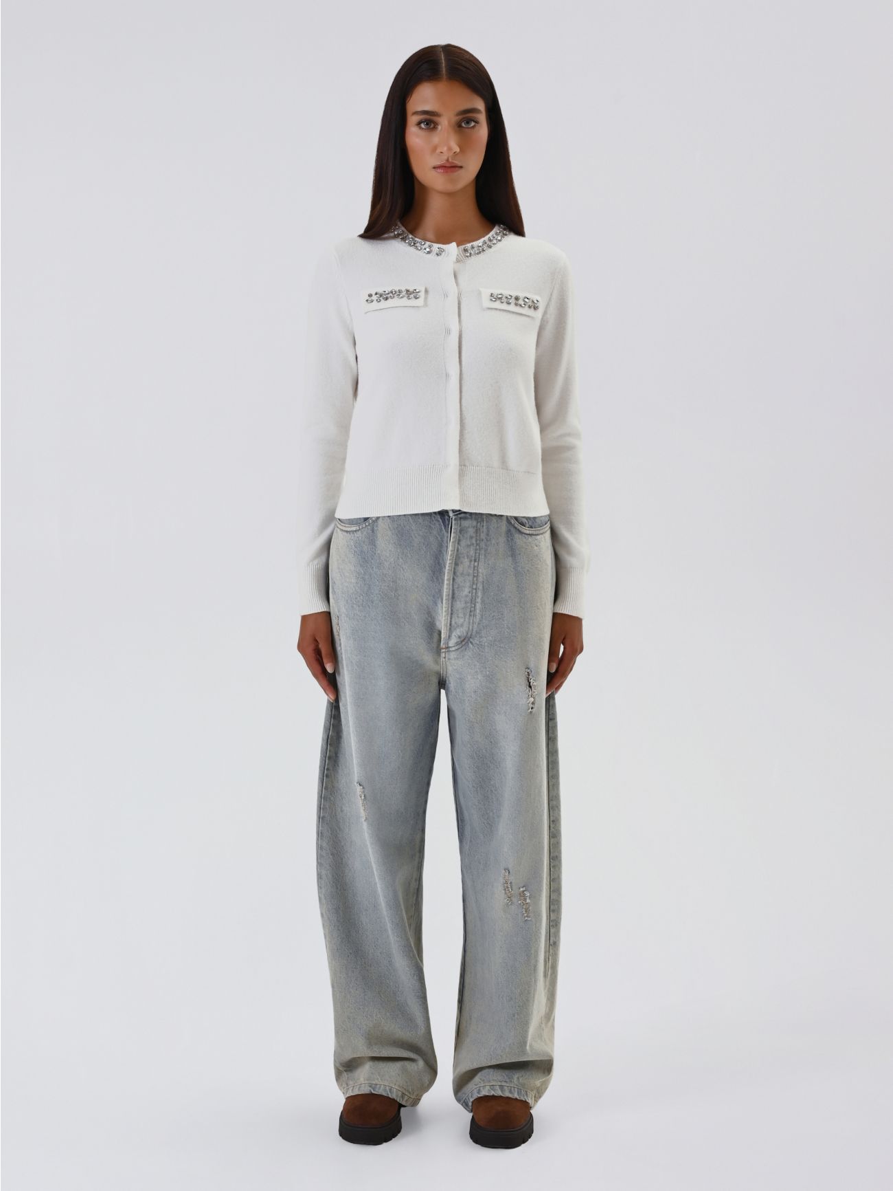 Cardigan duveteux blanc orné de pierres det_1