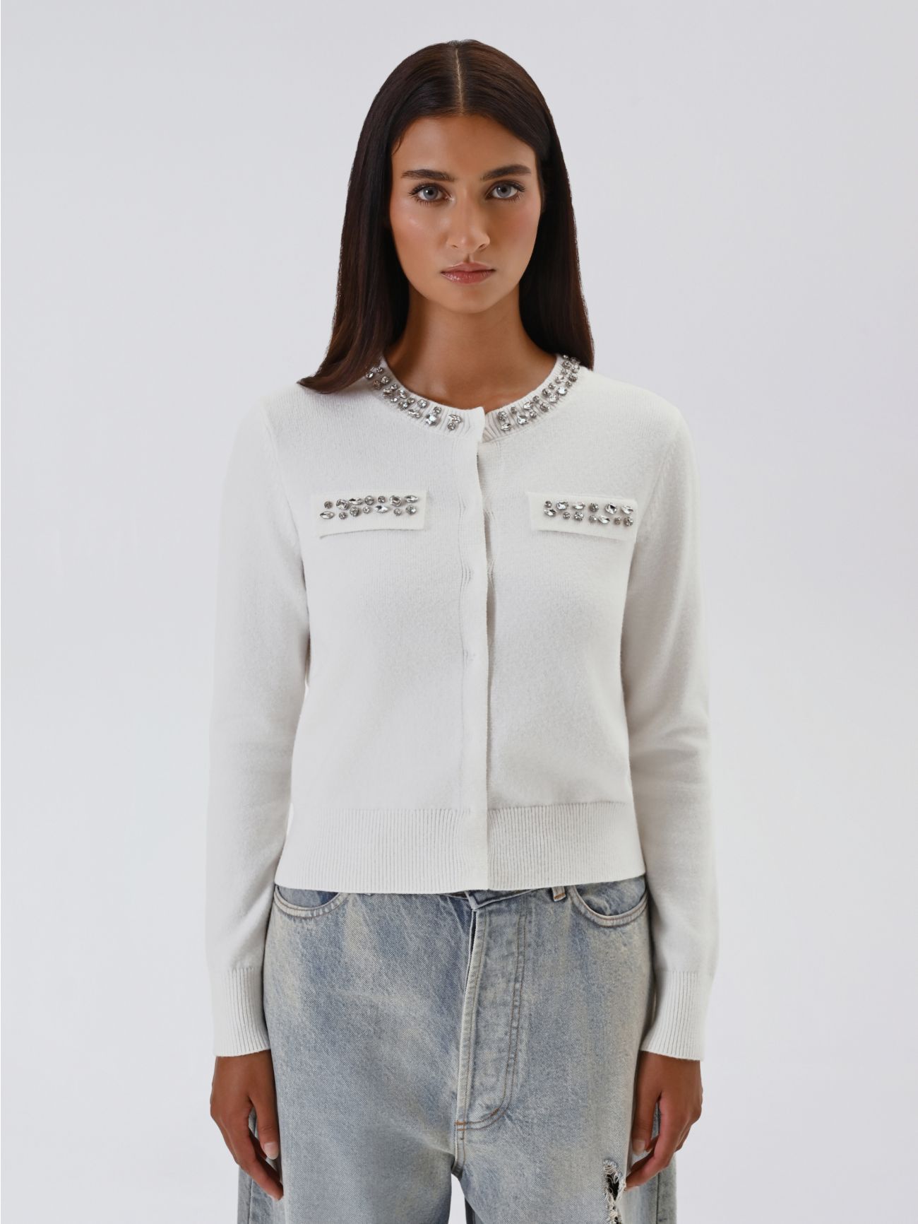 Cardigan duveteux blanc orné de pierres det_2