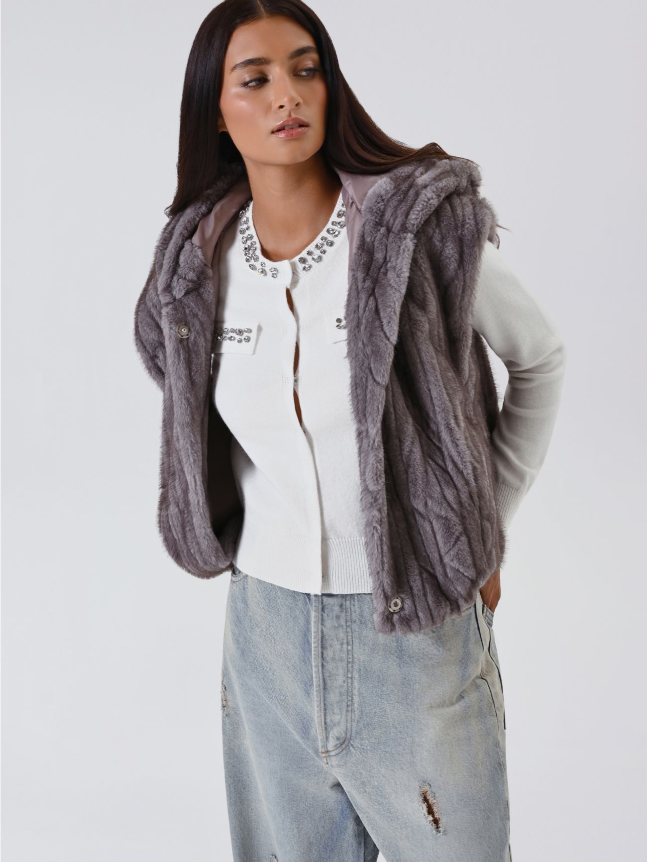 Cardigan duveteux blanc orné de pierres  Rinascimento