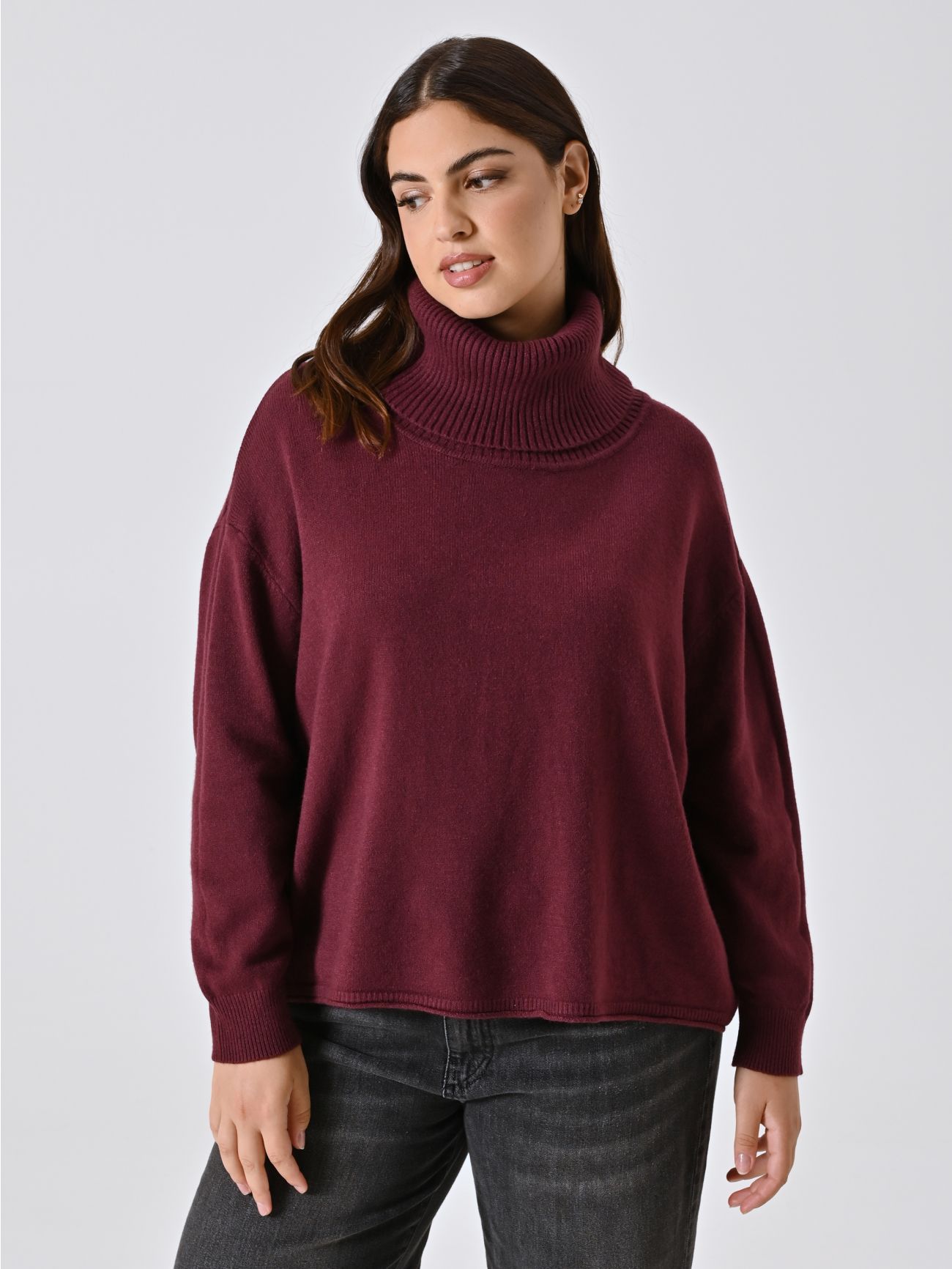 Curvy-Pullover in Bordeaux in_i7
