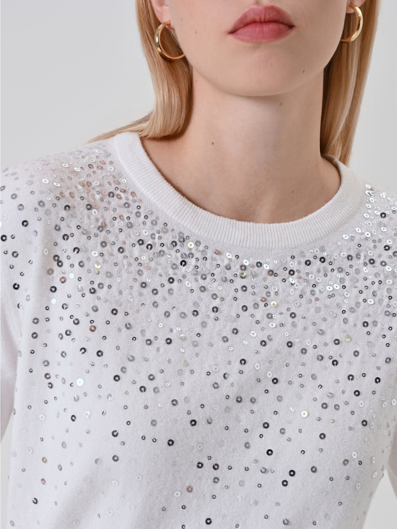Jersey color crema con lentejuelas en degradado in_i5