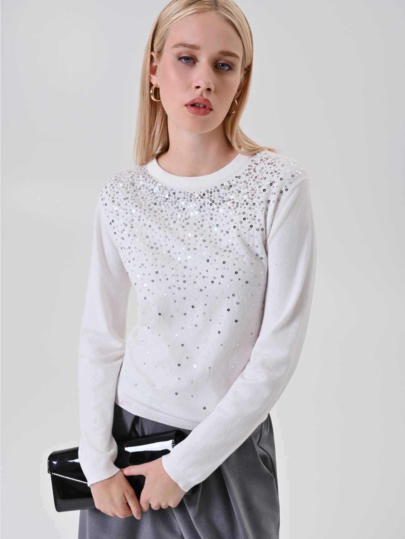 Jersey color crema con lentejuelas en degradado  Rinascimento