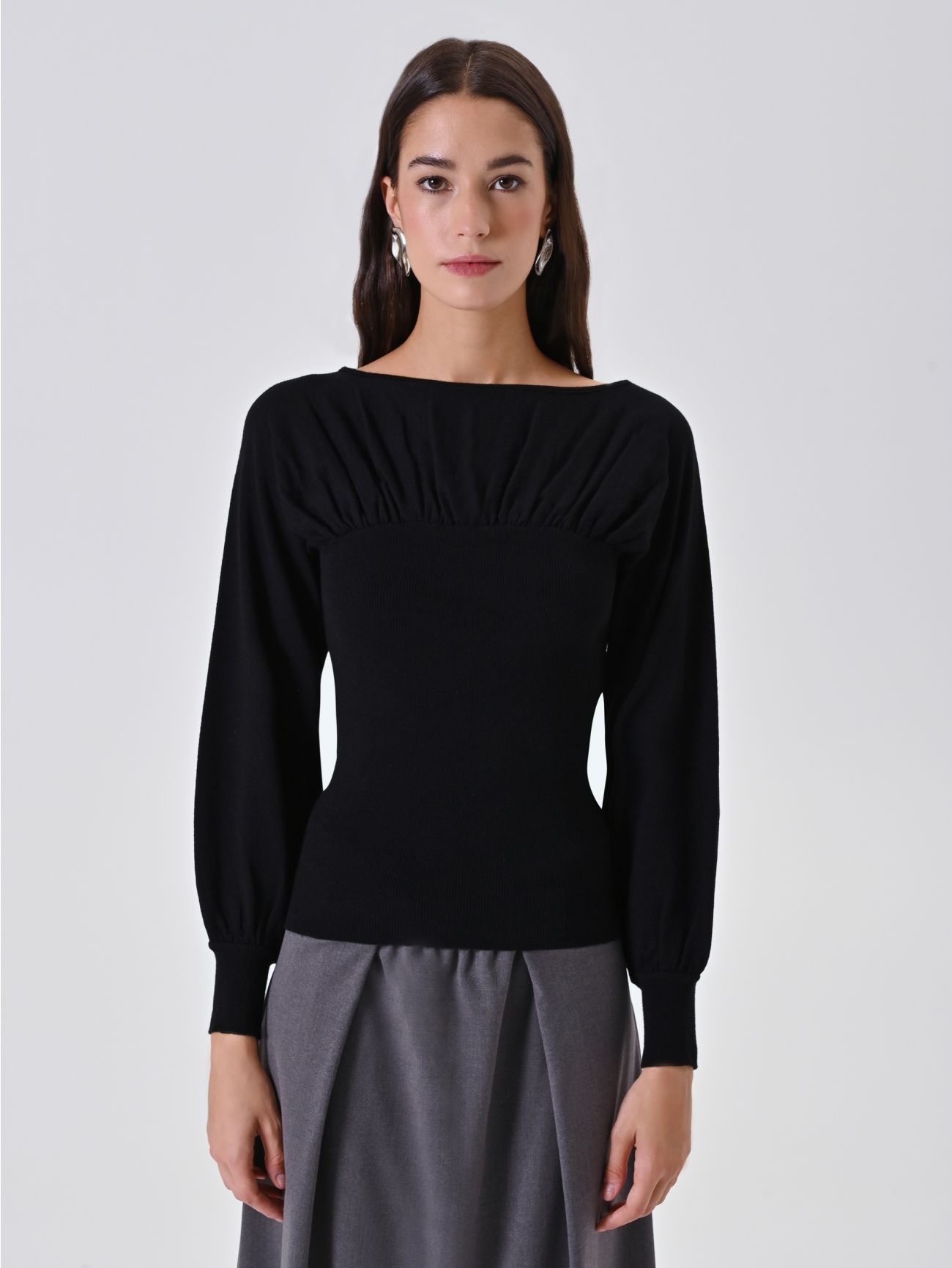 Schlauchpullover mit weitem drapiertem Ausschnitt det_2