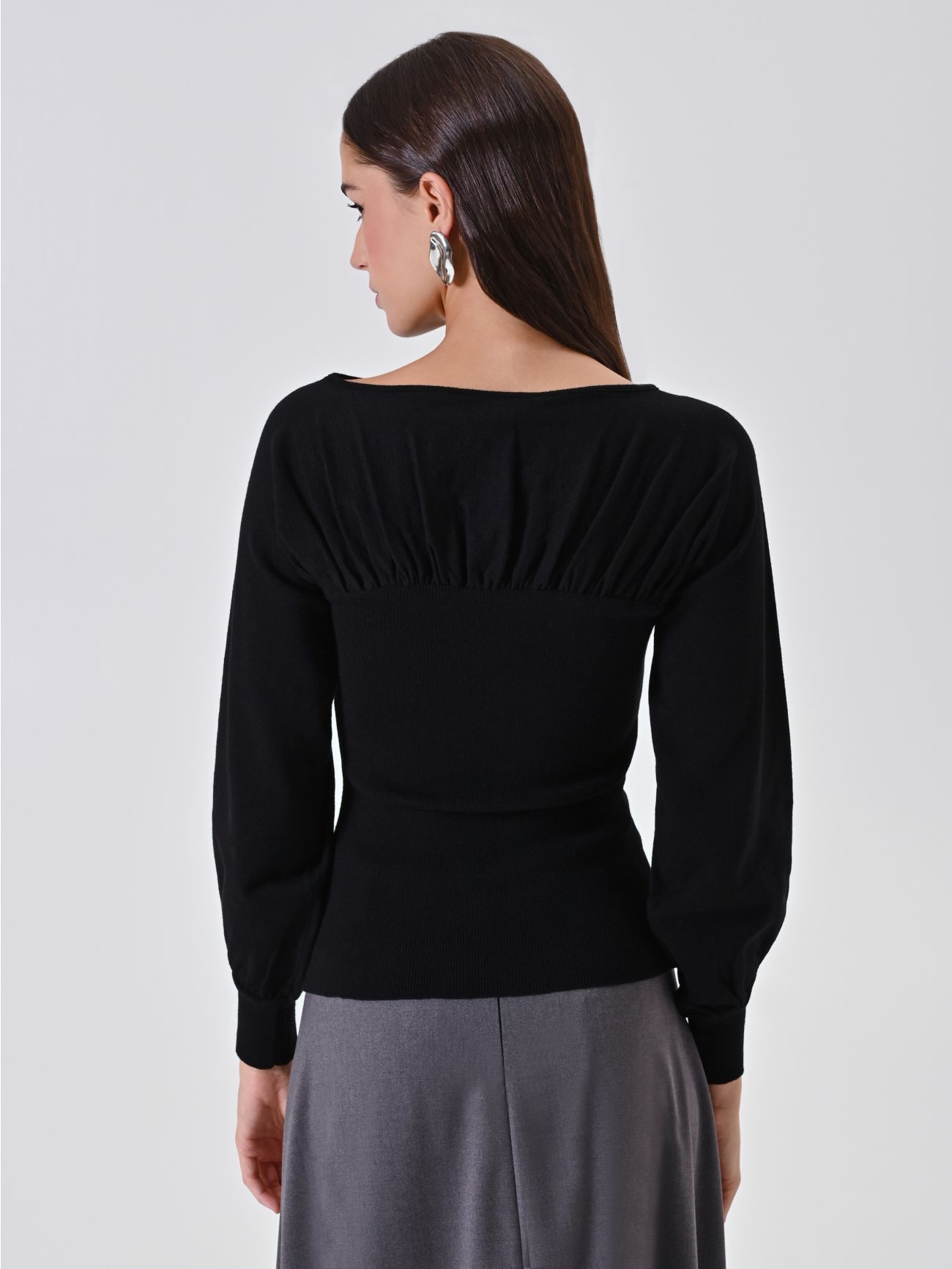 Schlauchpullover mit weitem drapiertem Ausschnitt det_3