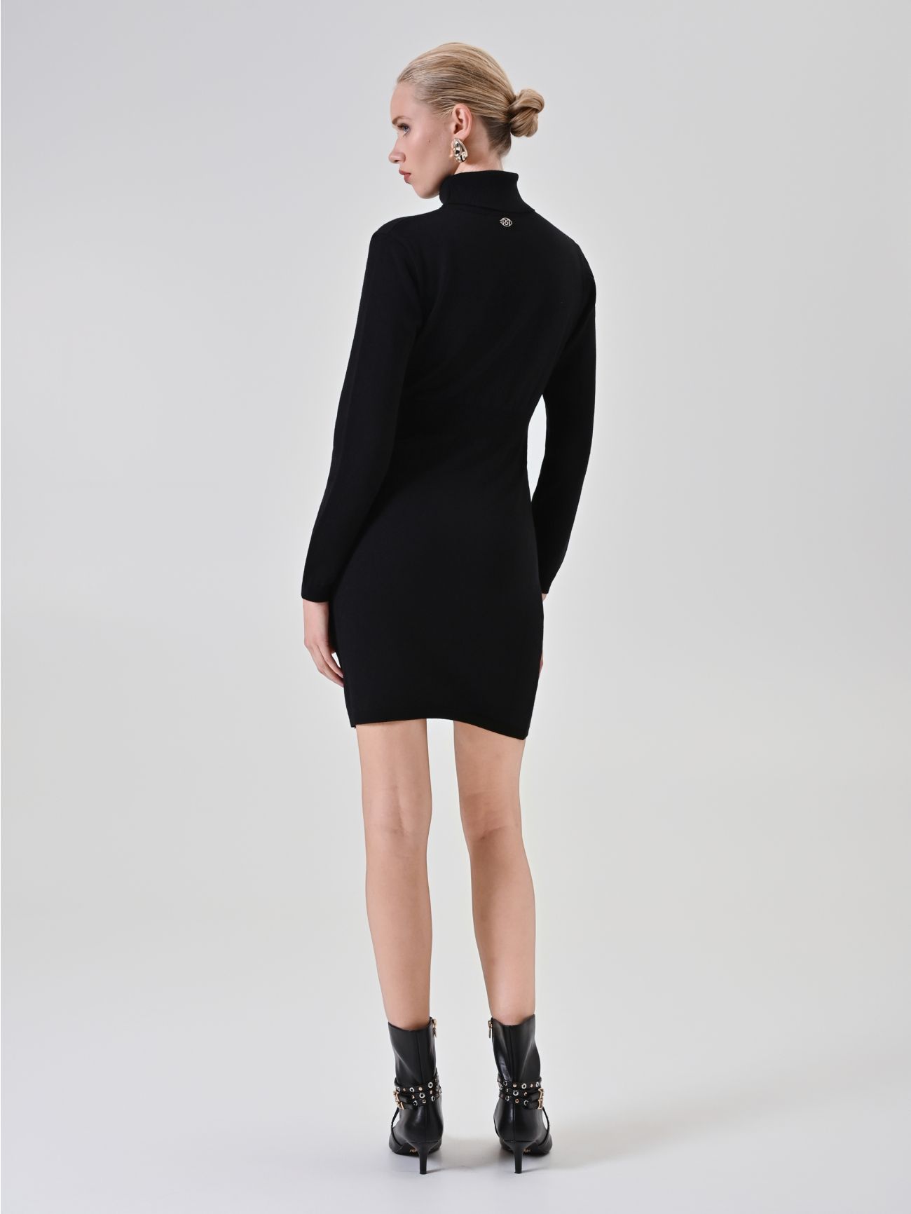 Black turtleneck knit dress det_3