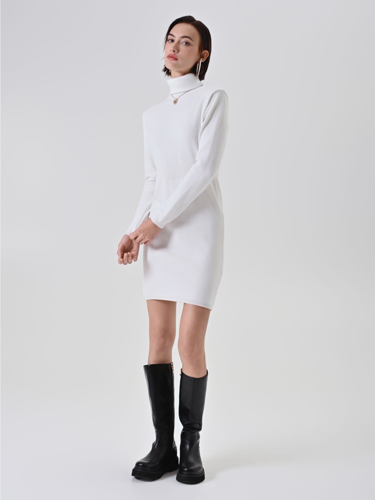 Robe fourreau en maille crème in_i7