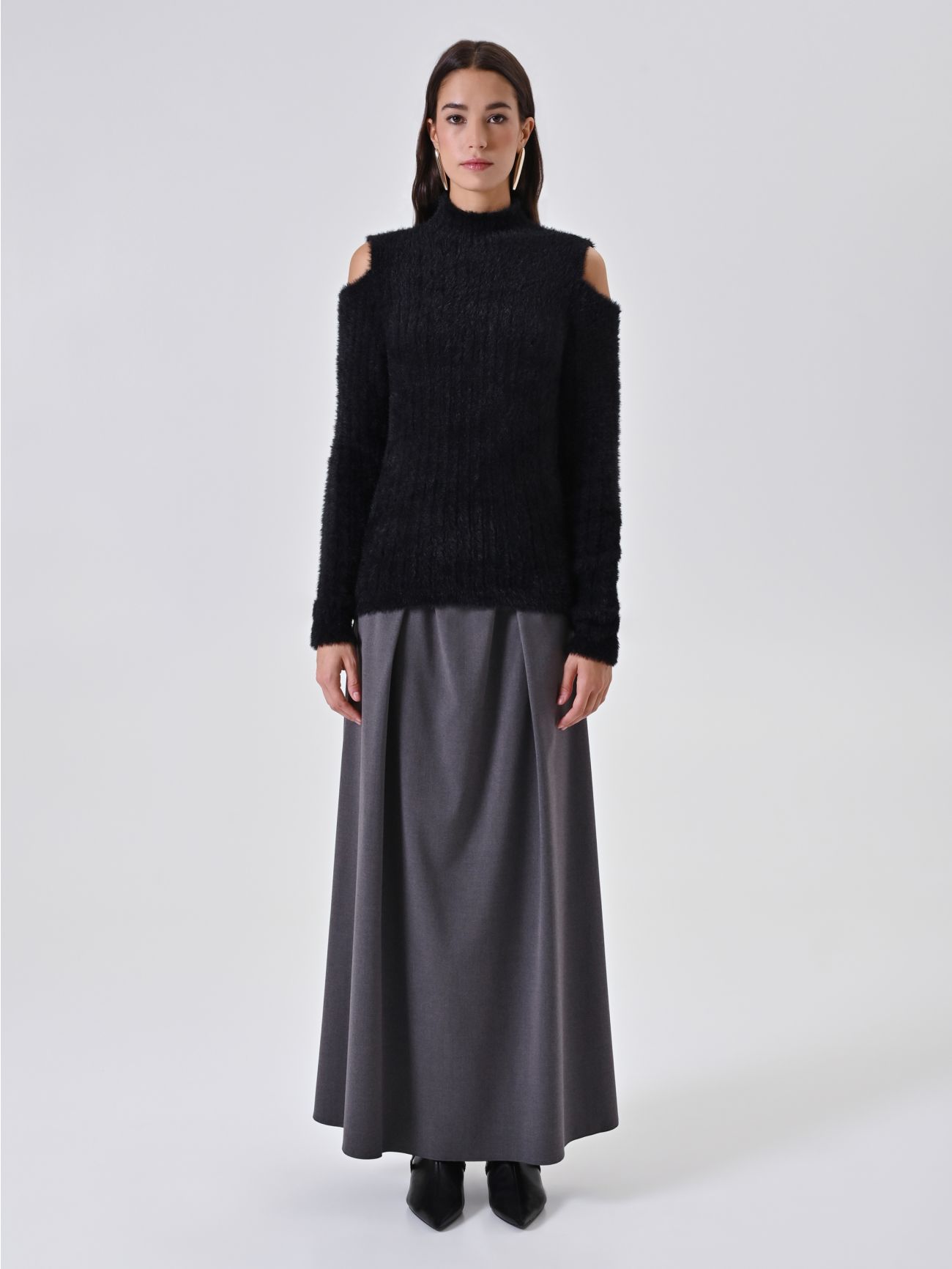 Czarny półgolf Fluffy det_1