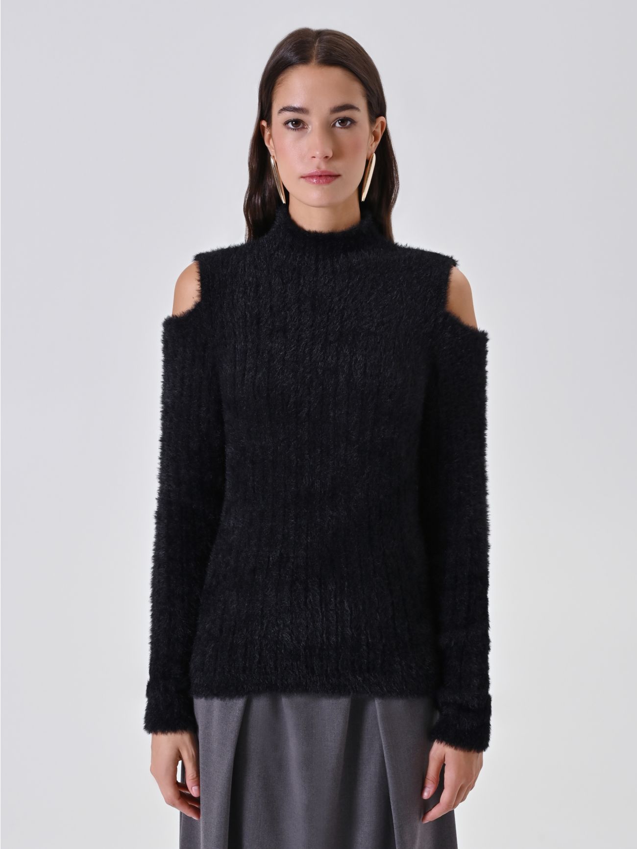 Czarny półgolf Fluffy det_2