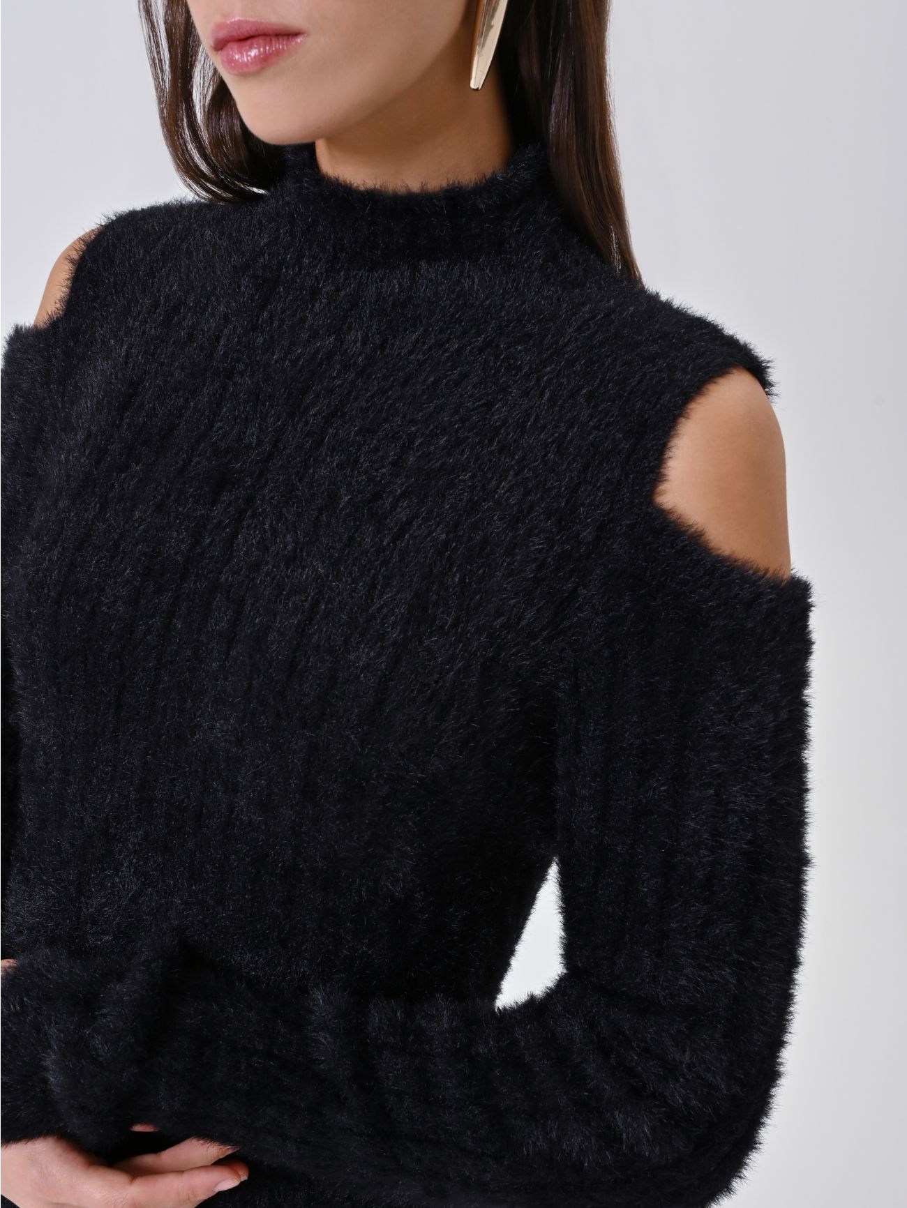 Czarny półgolf Fluffy in_i5