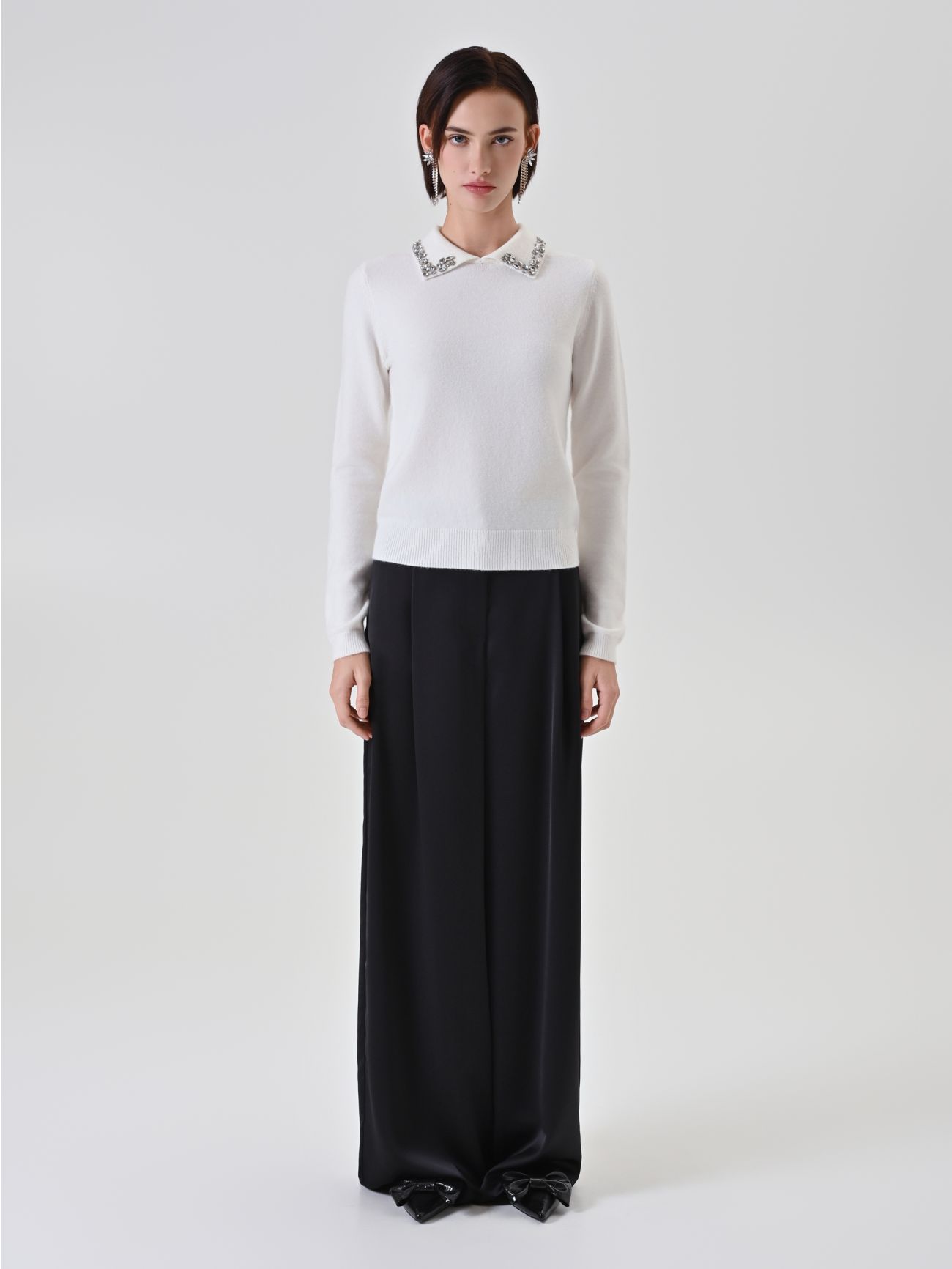 Pull blanc cassé à col bijou 1 Rinascimento Pull blanc cassé à col bijou det_1