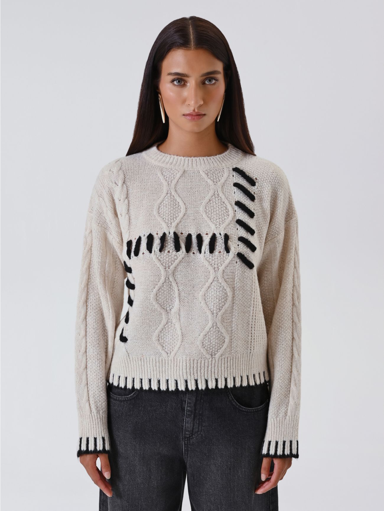 Weißer Pullover mit Steppstich-Optik det_2