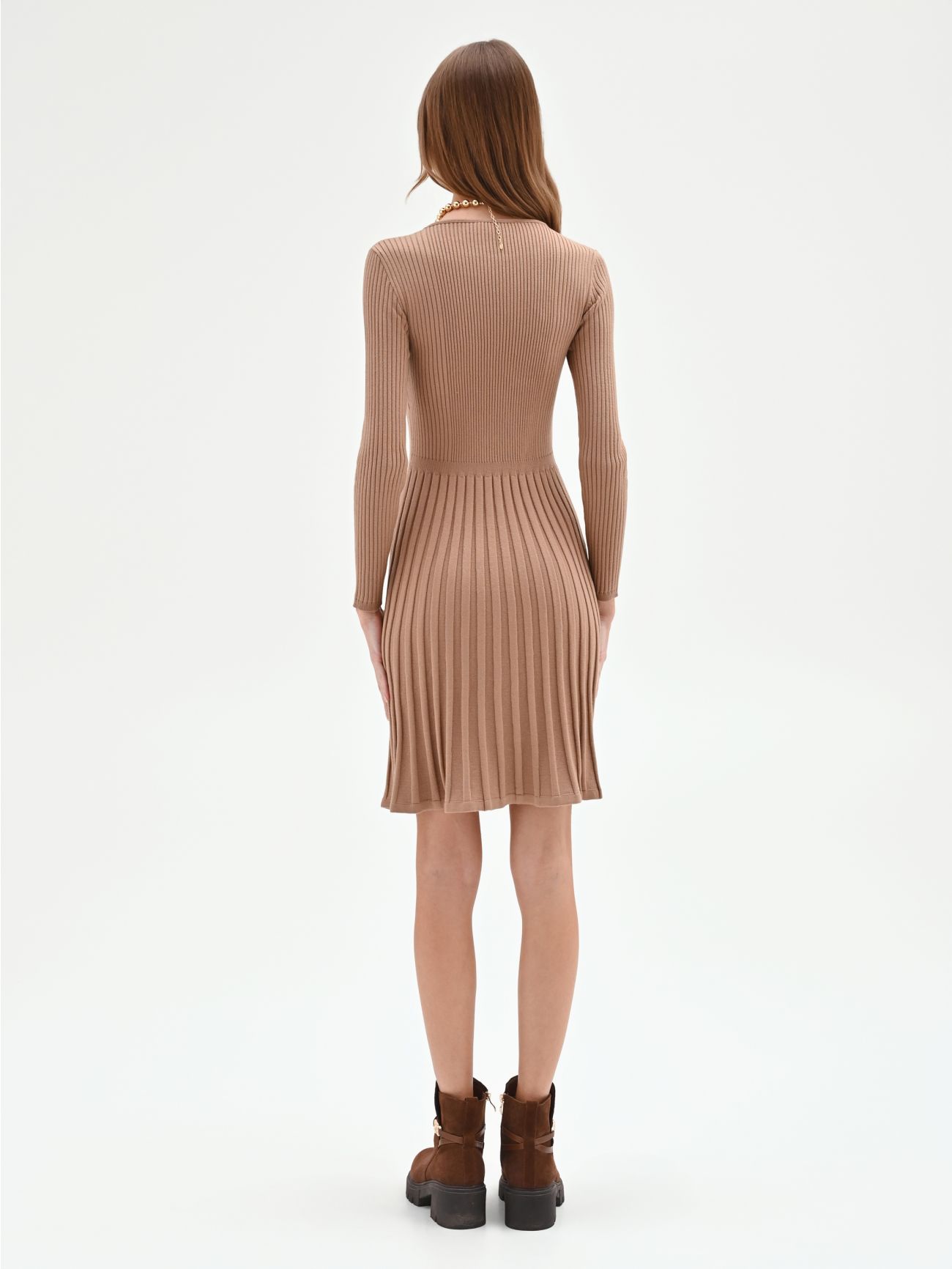 Abito in maglia cammello  det_3