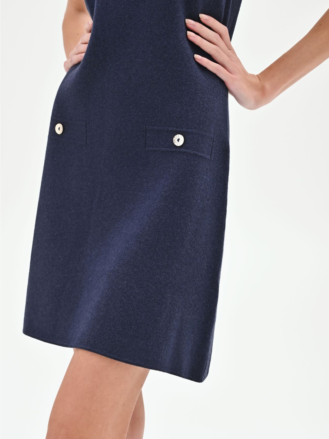 Marineblaues Strickkleid in_i5