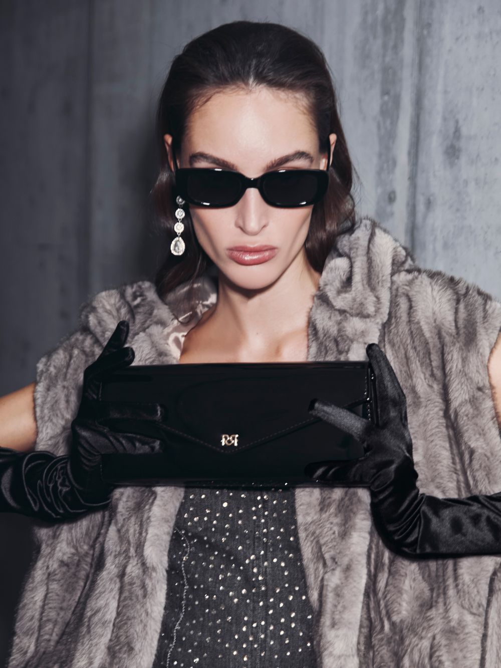 Clutch mit Umschlag in Schwarz