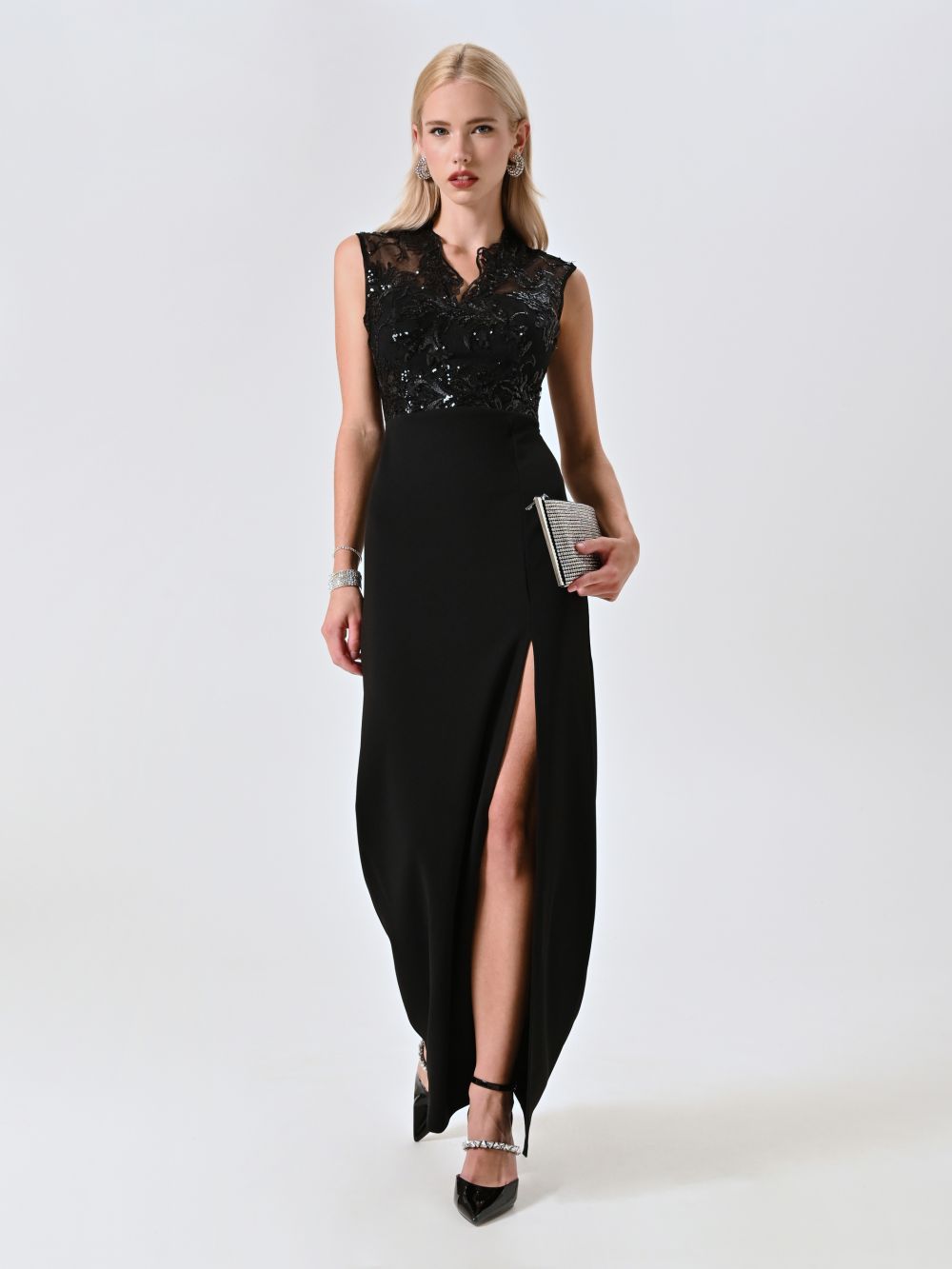 Kleid in Schwarz mit Pailletten-Mieder