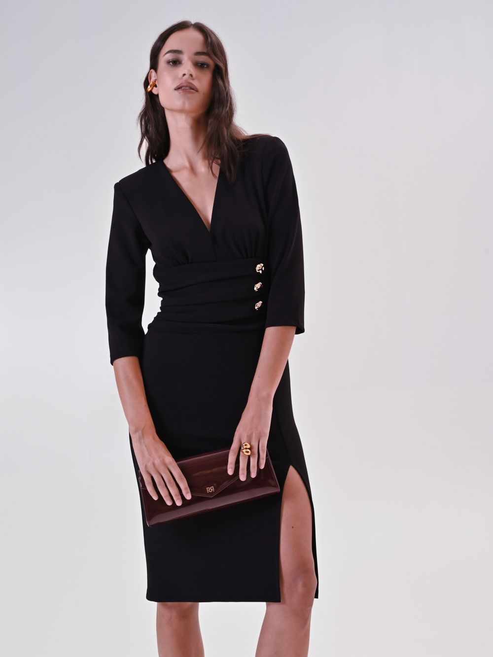 Tubino Nero con Banda Drappeggiata e Bottoni Design