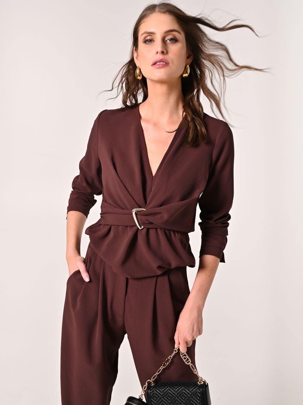 Blusa efecto gofrado marrón chocolate