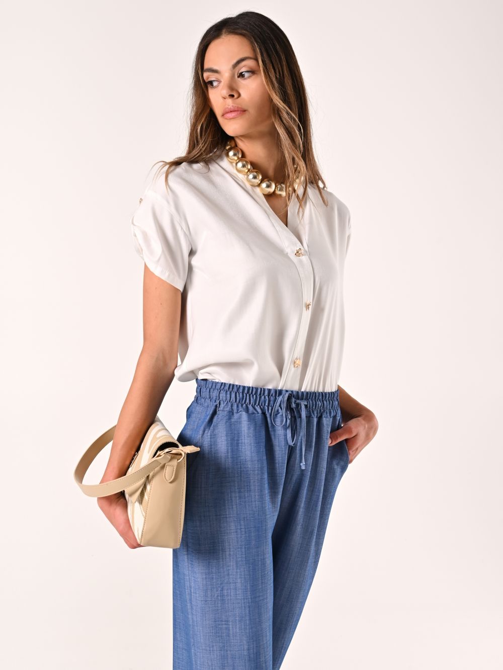 Camicia Bianca con Bottoni Gioiello
