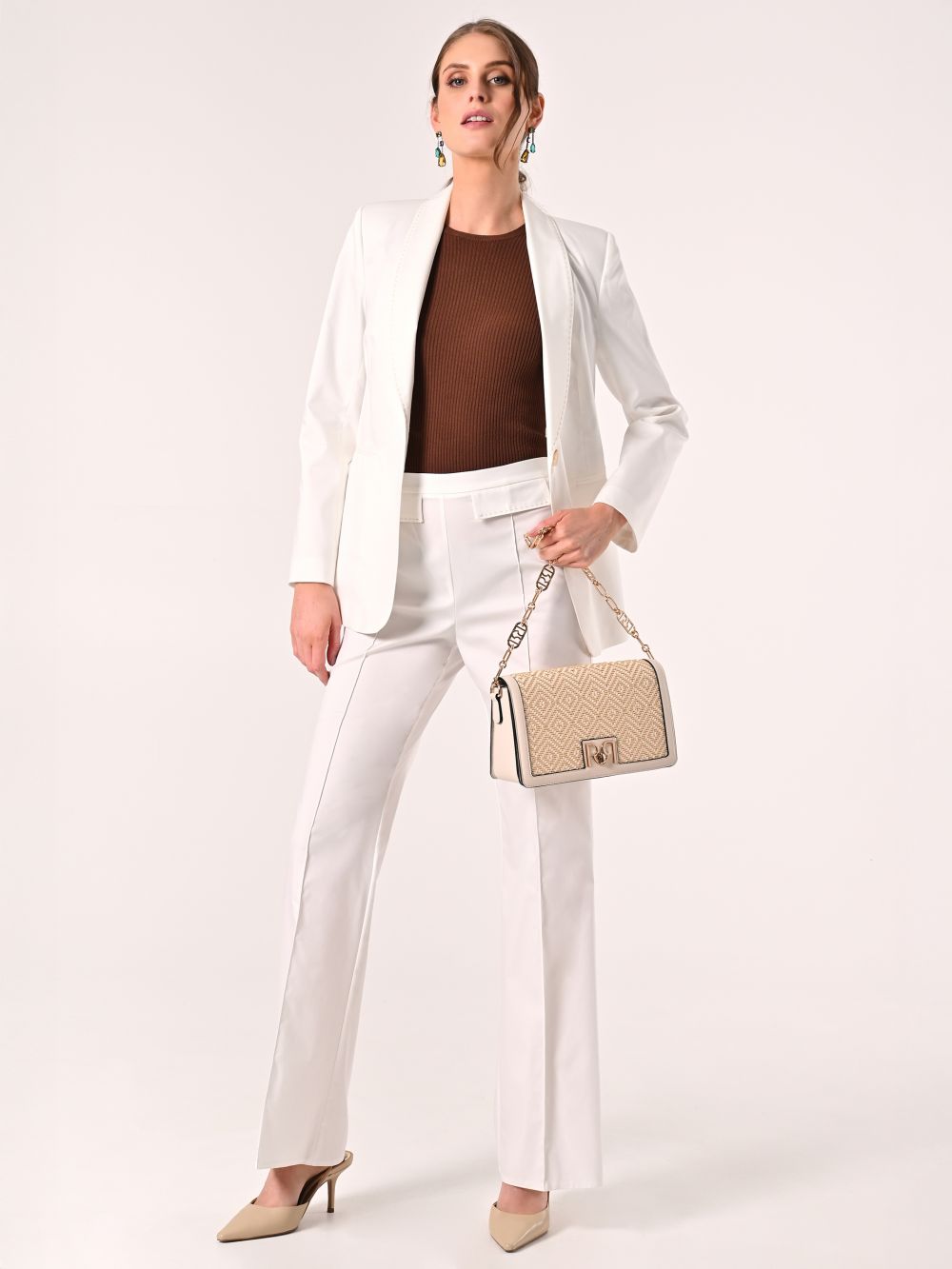 Pantalón de algodón blanco con solapas