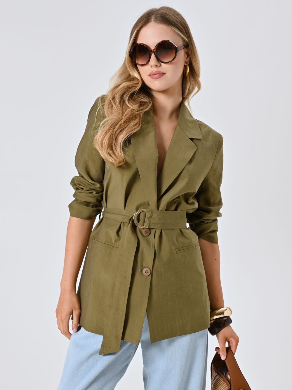 Militärgrüne Jacke mit Gürtel