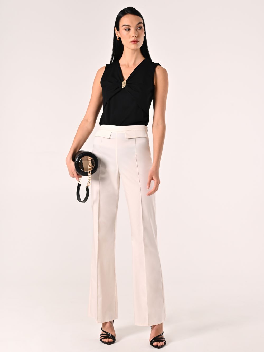 Pantalón de algodón blanco con solapas