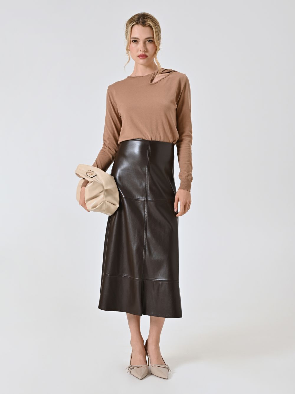 Jupe midi chocolat en simili cuir