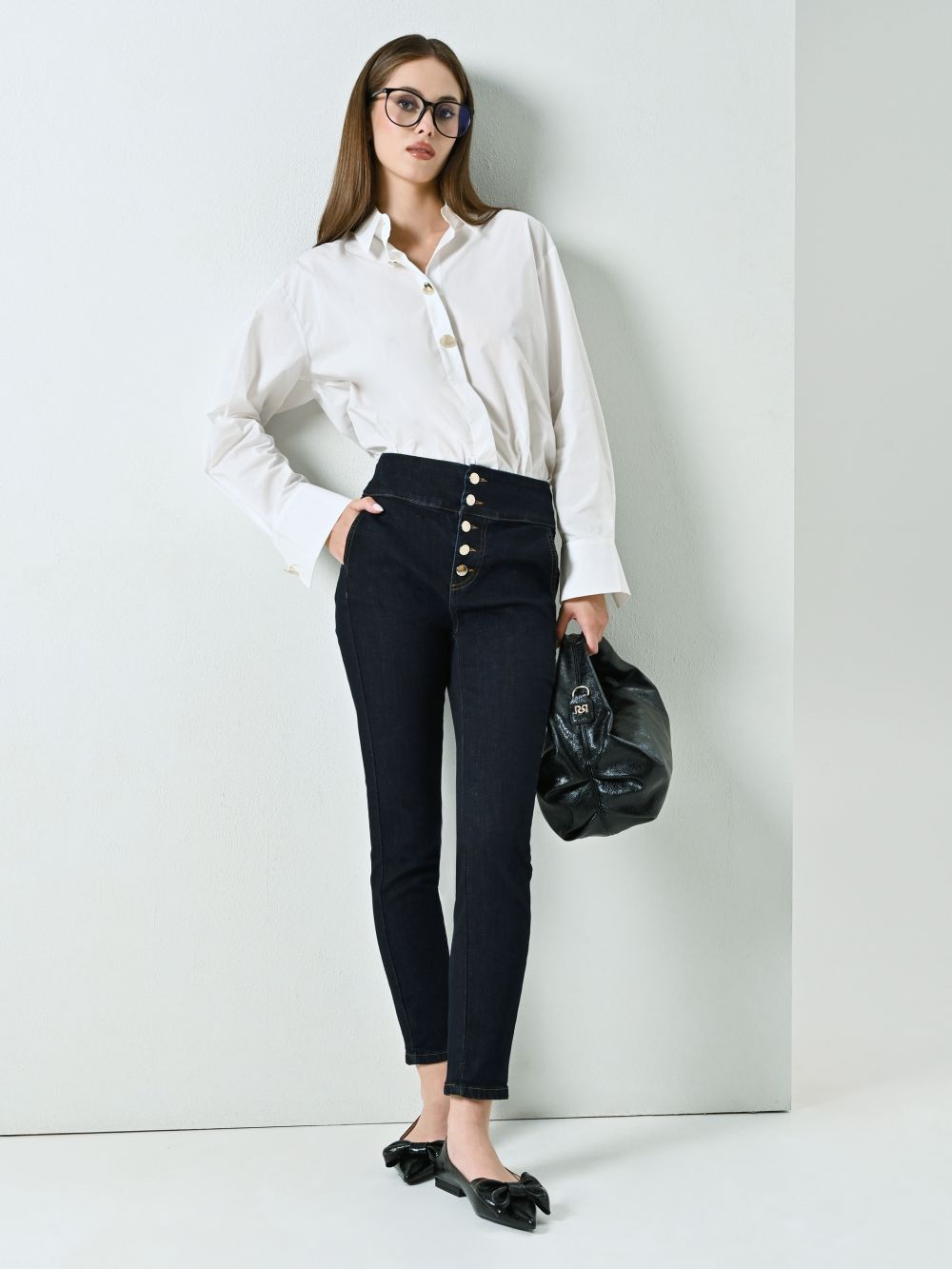 Jeans slim fit elásticos de lavado oscuro