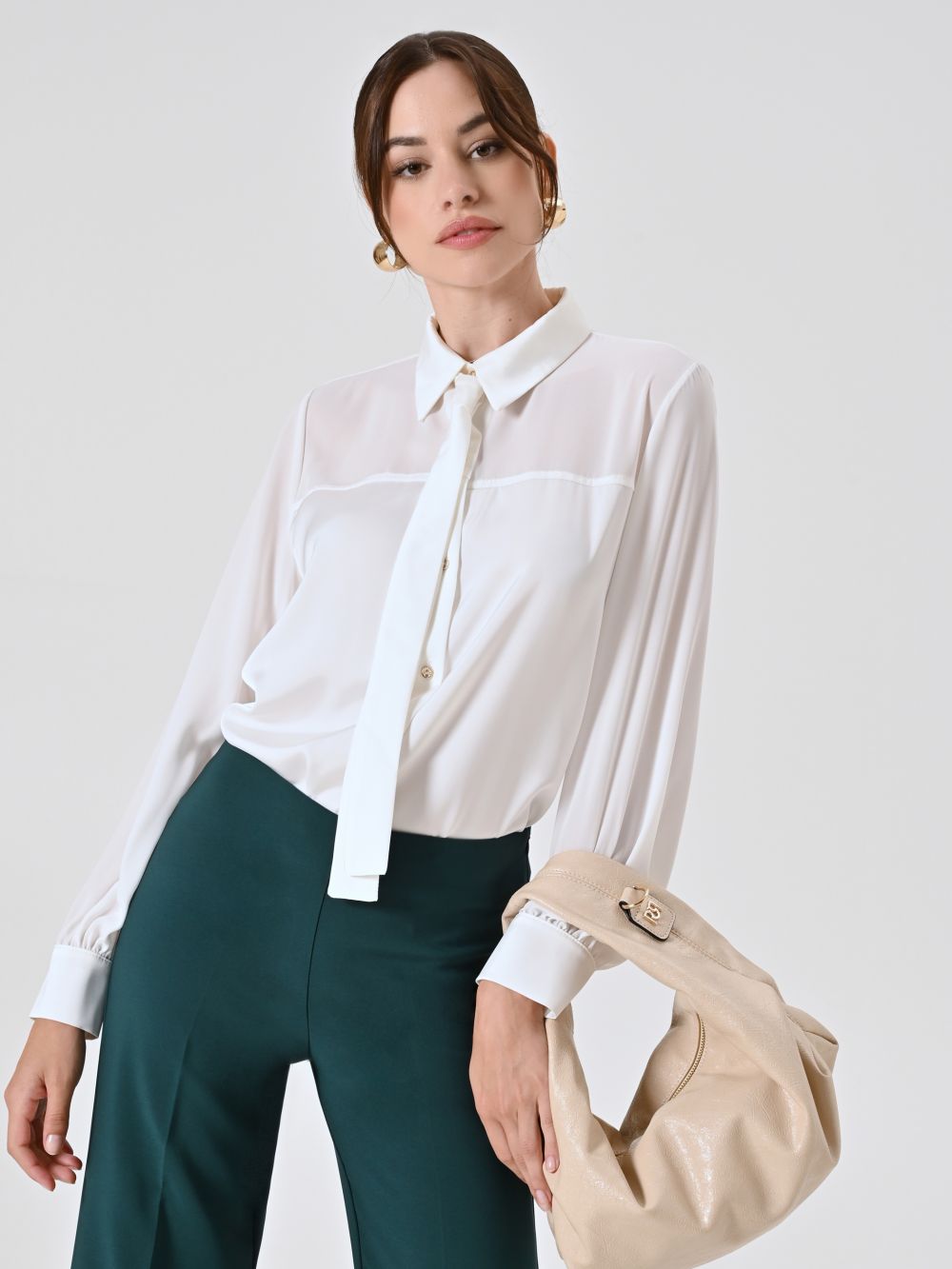Camicia Bianca con Fiocco Removibile