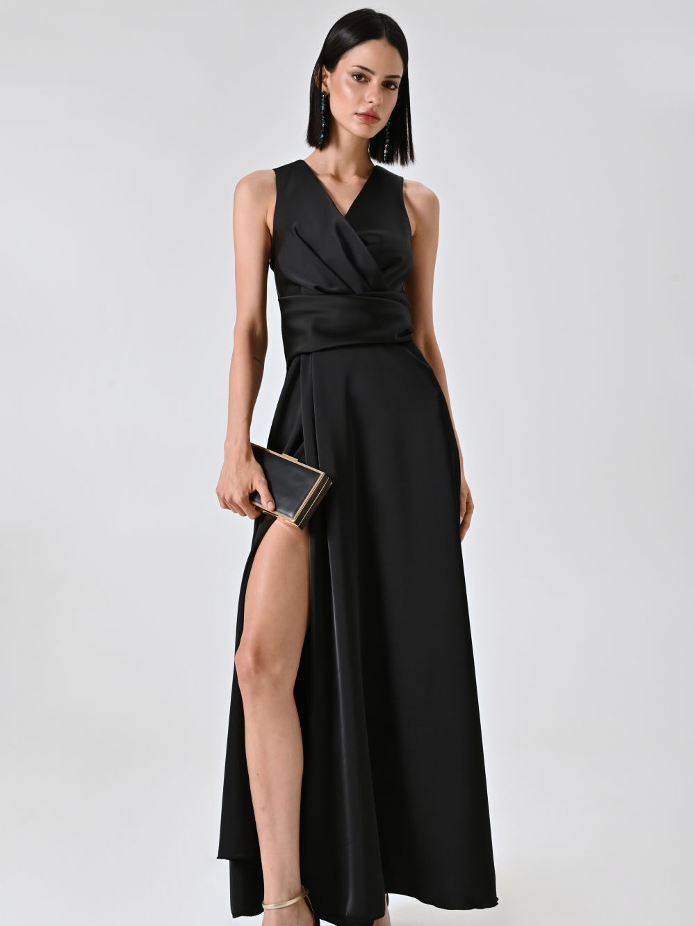 Langes Kleid aus Satin in Schwarz