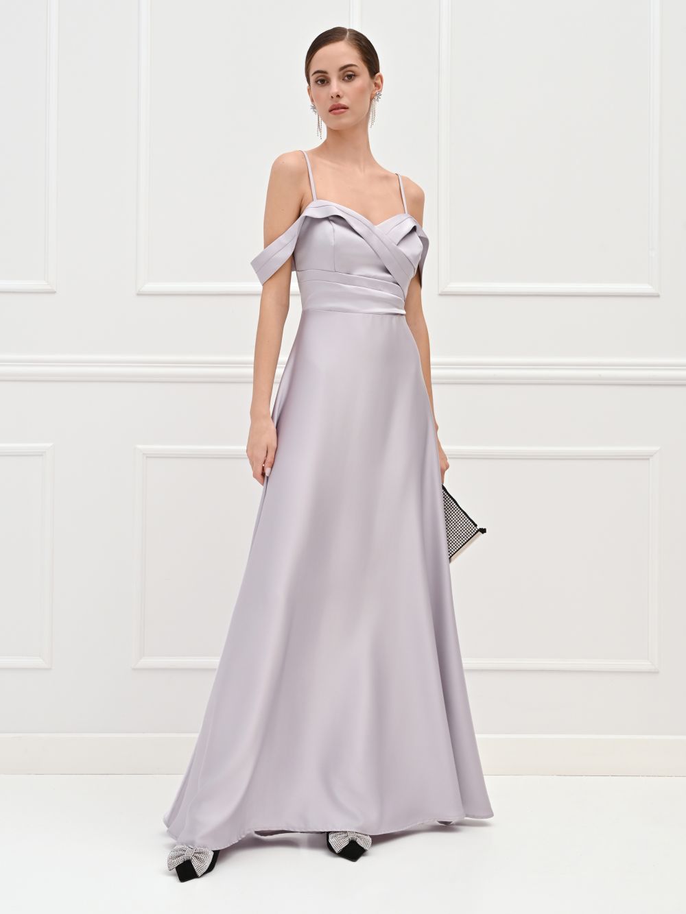 Abito lungo argento con con scollo drappeggiato