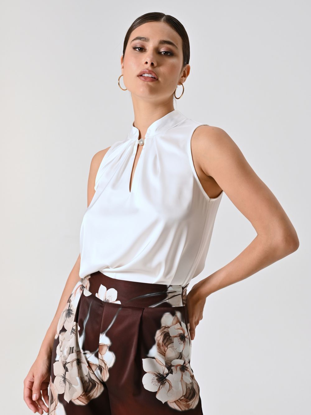 Blusa Bianca con Collo alla Coreana