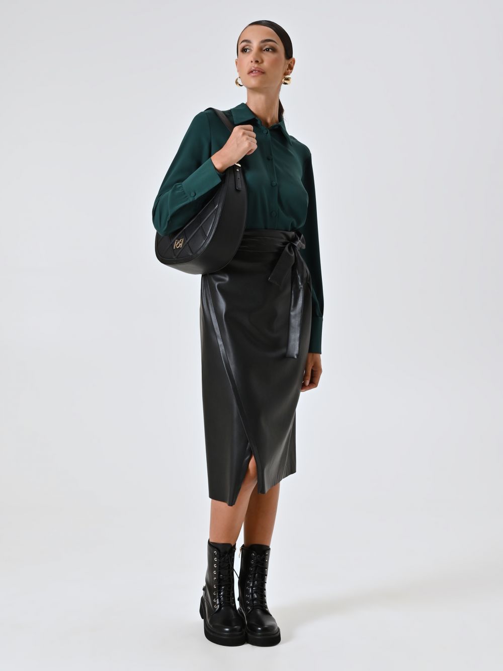 Falda midi de piel sintética negra