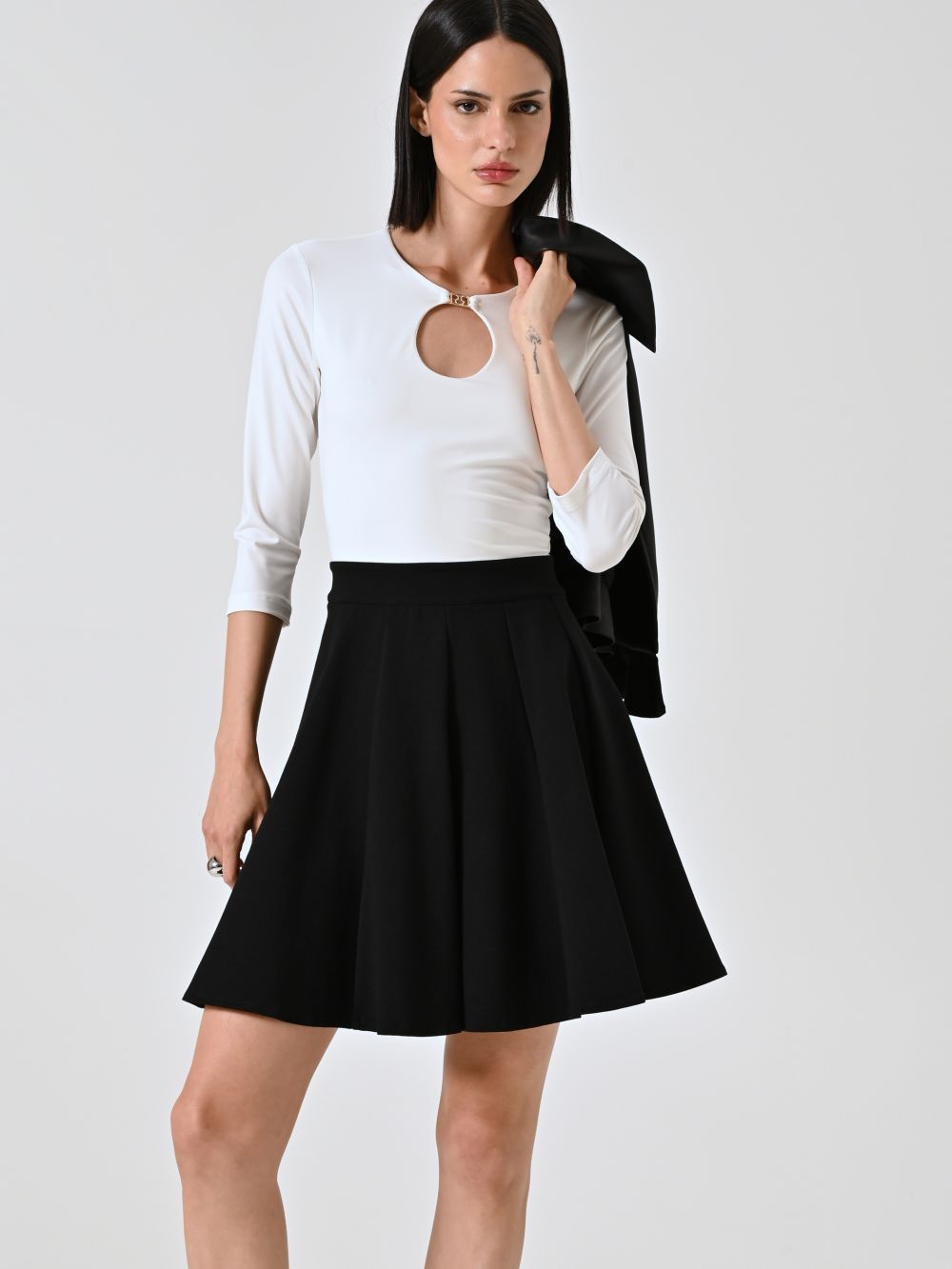 Zweifarbiges Kleid mit Tellerrock