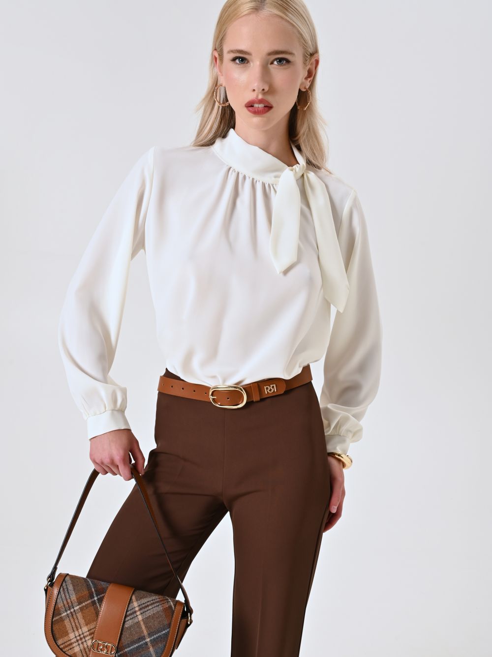 Blusa Bianca con Fiocco