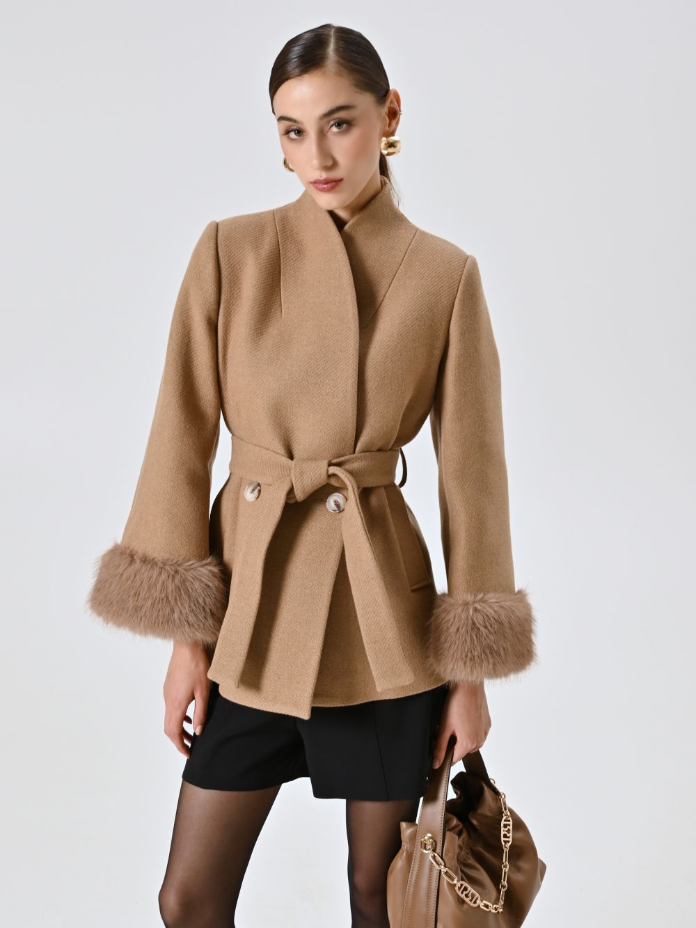 Cappotto Corto Cammello con Inserti effetto Pelliccia