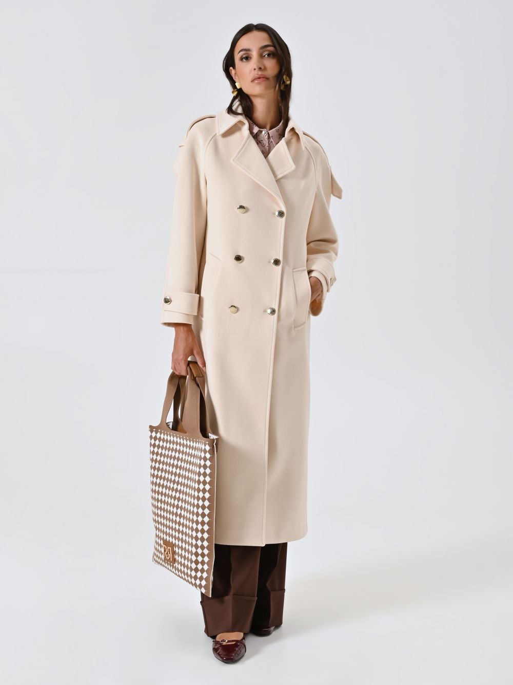 Zweireihiger Oversize-Mantel in Beige mit Abzeichen