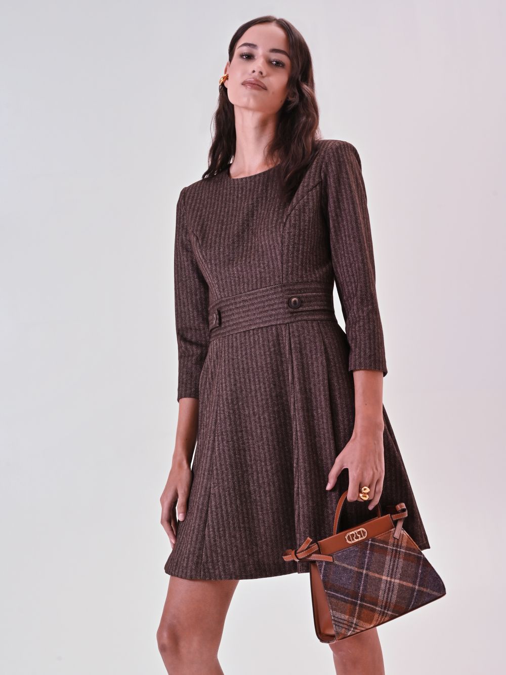 Vestido de vuelo en tejido masculino marrón